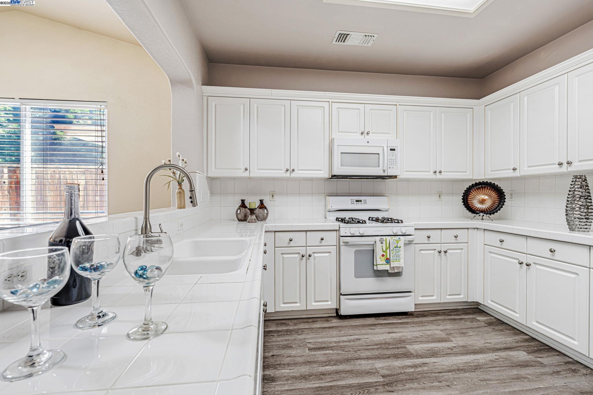 Detail Gallery Image 15 of 50 For 4220 Lifescapes Dr, Modesto,  CA 95356 - 3 Beds | 2/1 Baths