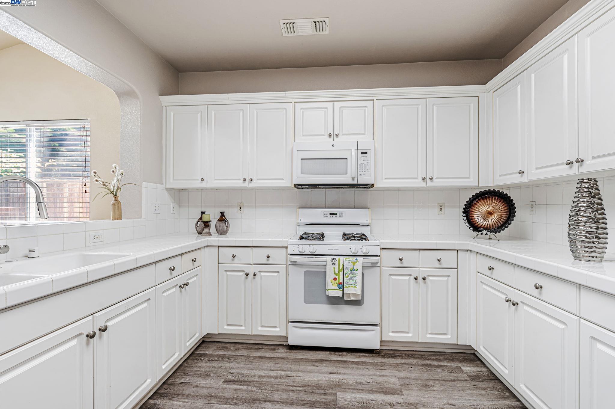 Detail Gallery Image 16 of 50 For 4220 Lifescapes Dr, Modesto,  CA 95356 - 3 Beds | 2/1 Baths