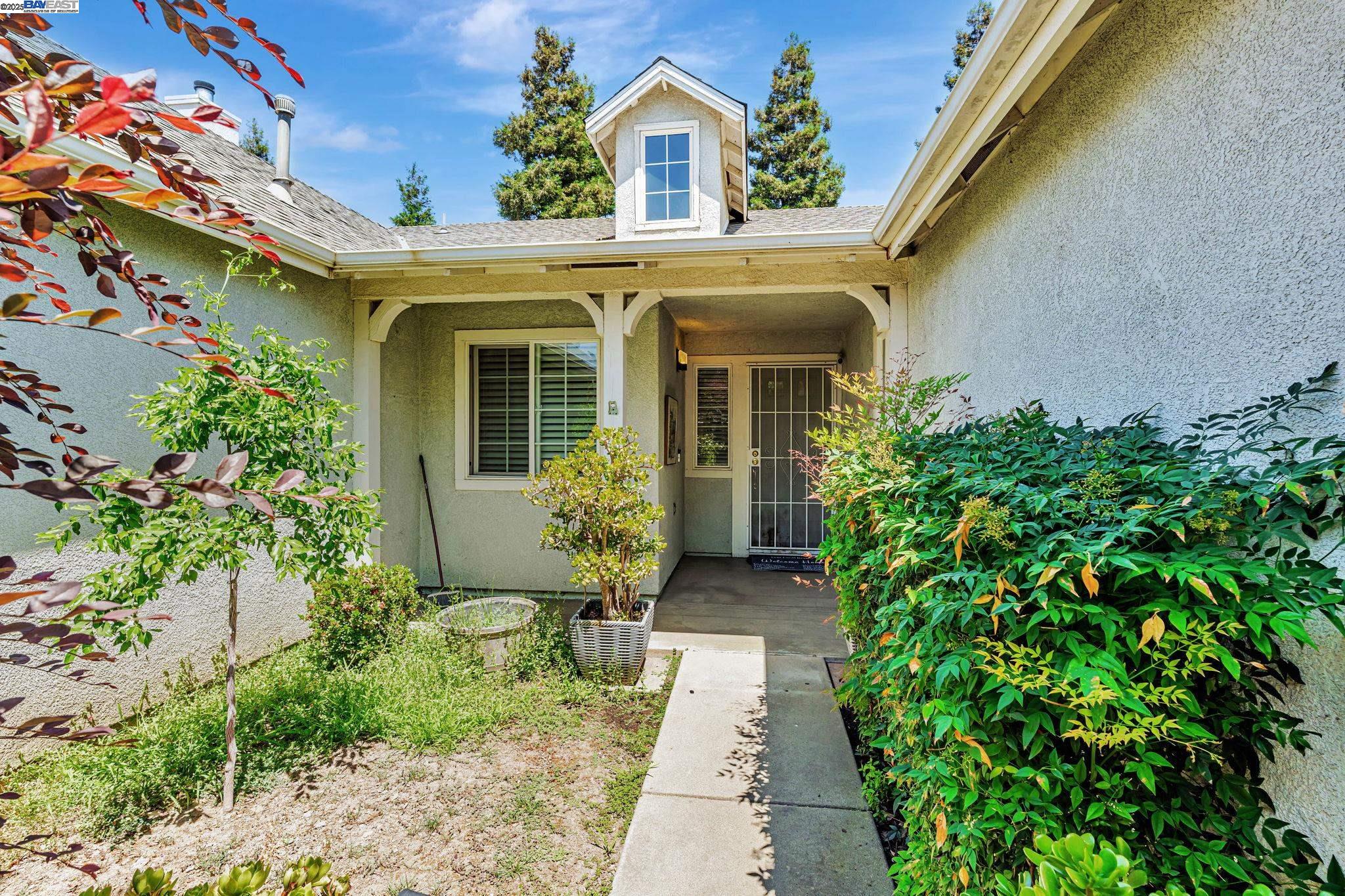 Detail Gallery Image 4 of 50 For 4220 Lifescapes Dr, Modesto,  CA 95356 - 3 Beds | 2/1 Baths