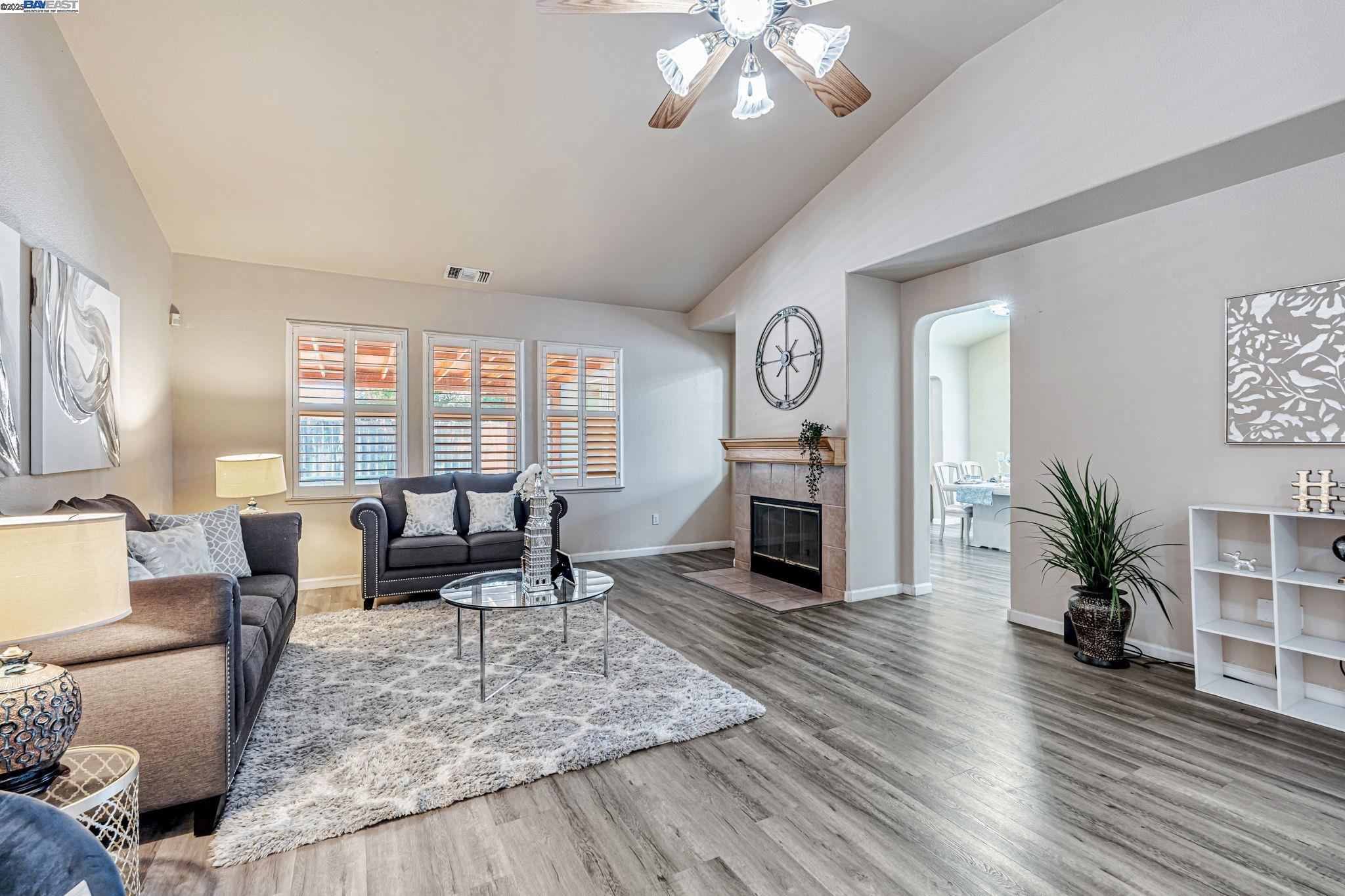 Detail Gallery Image 6 of 50 For 4220 Lifescapes Dr, Modesto,  CA 95356 - 3 Beds | 2/1 Baths