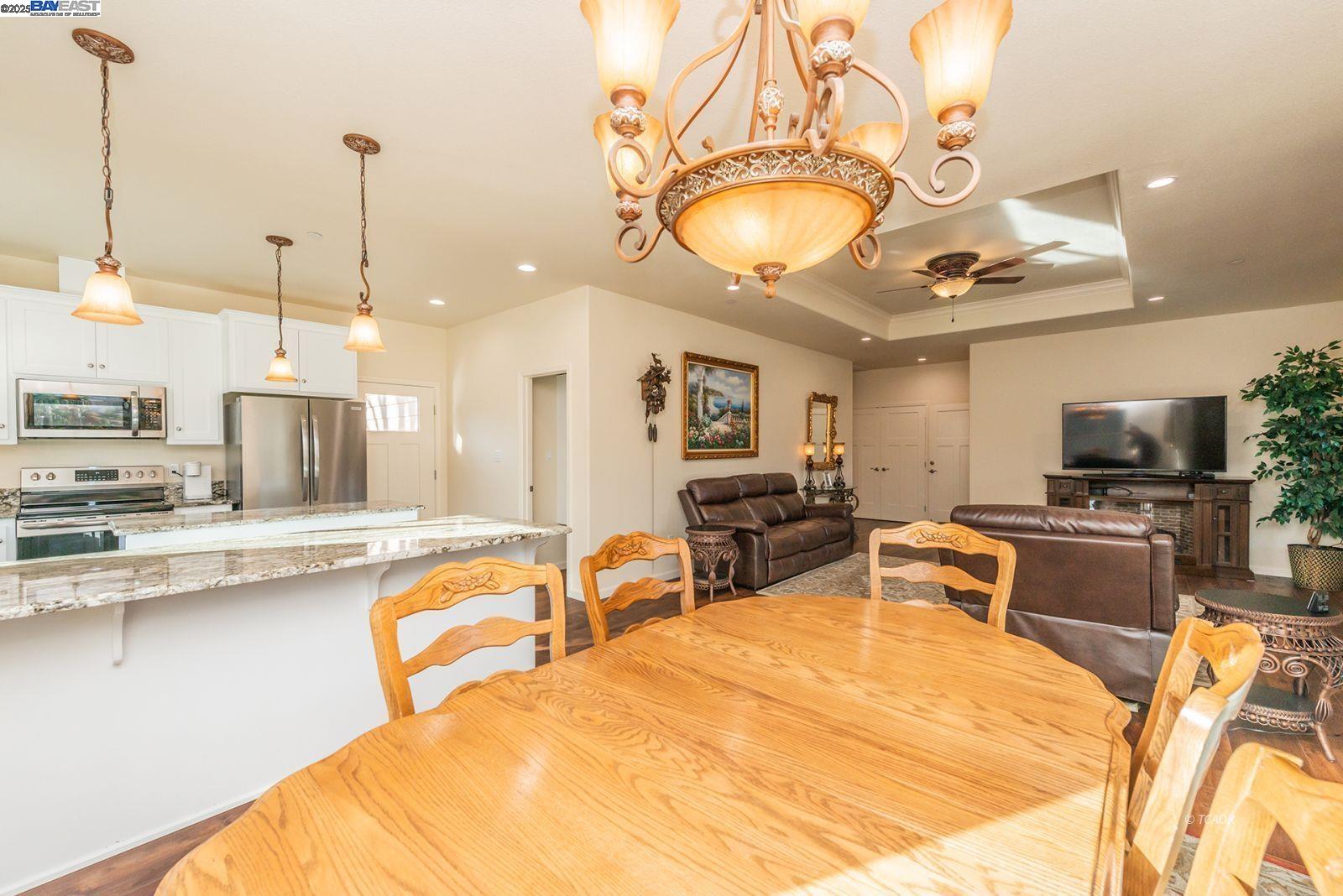 Detail Gallery Image 11 of 49 For 220 Fairway Dr., Weaverville,  CA 96093 - 3 Beds | 2 Baths
