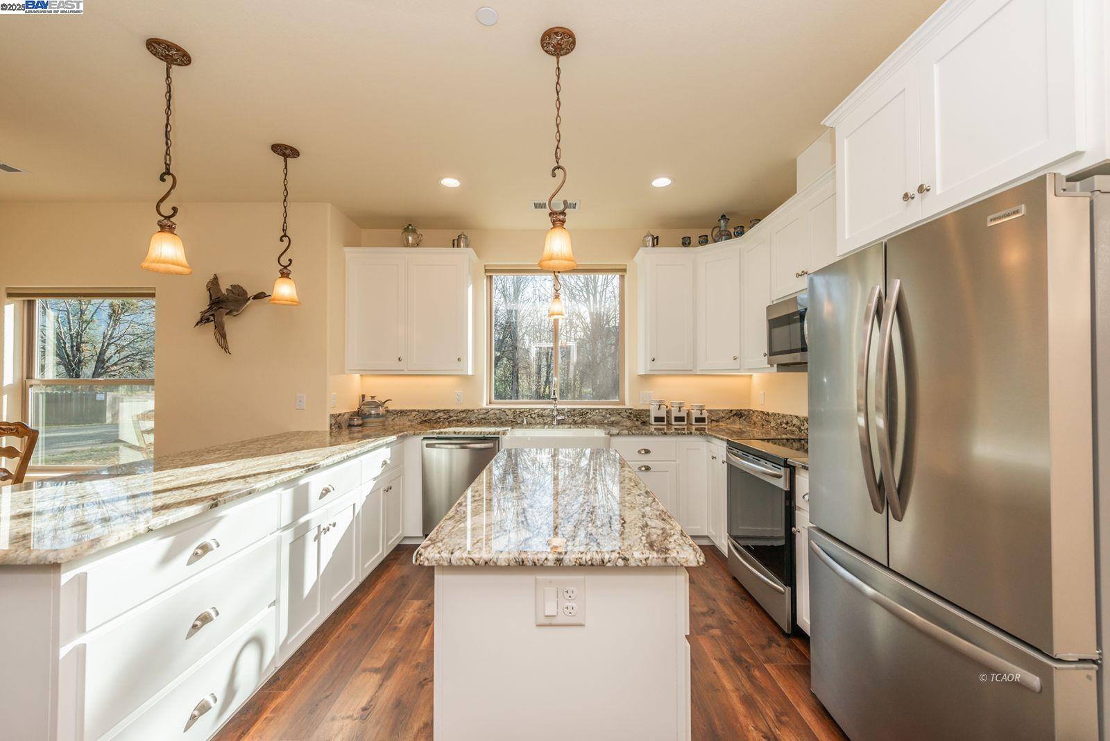 Detail Gallery Image 16 of 49 For 220 Fairway Dr., Weaverville,  CA 96093 - 3 Beds | 2 Baths