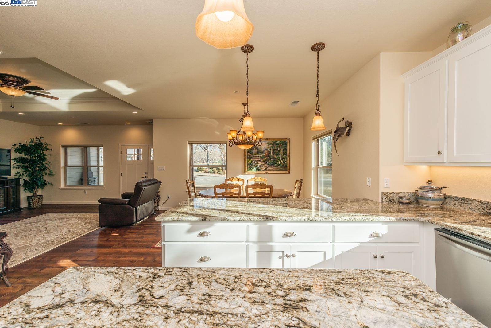 Detail Gallery Image 17 of 49 For 220 Fairway Dr., Weaverville,  CA 96093 - 3 Beds | 2 Baths
