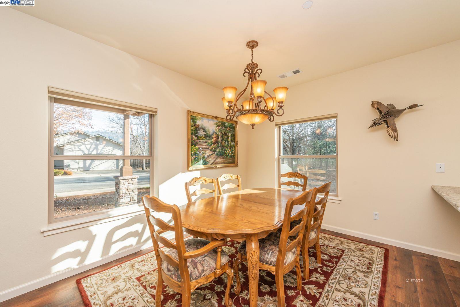 Detail Gallery Image 4 of 49 For 220 Fairway Dr., Weaverville,  CA 96093 - 3 Beds | 2 Baths