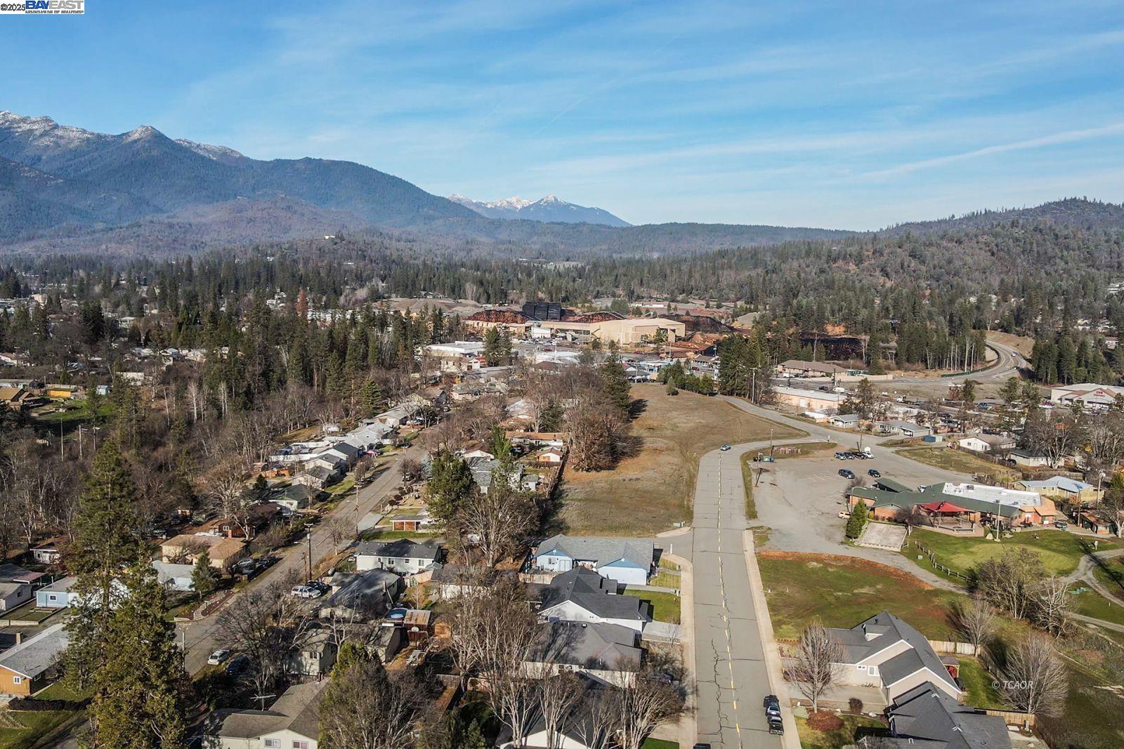 Detail Gallery Image 33 of 49 For 220 Fairway Dr., Weaverville,  CA 96093 - 3 Beds | 2 Baths