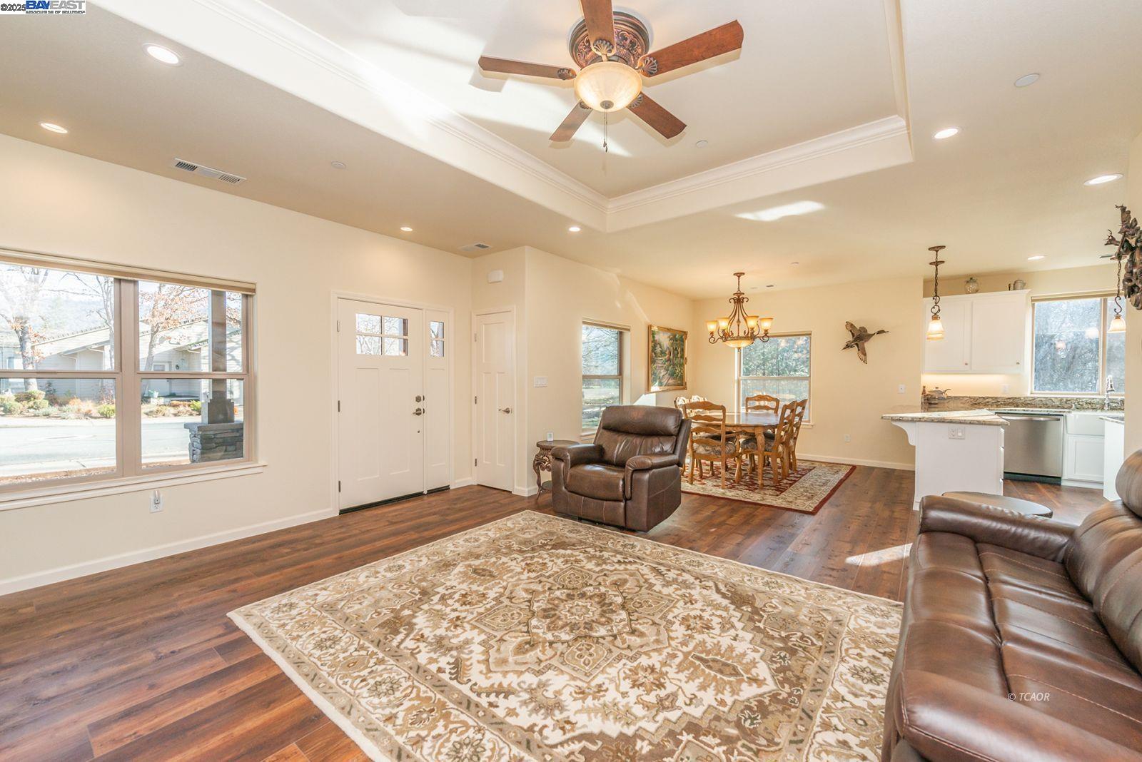 Detail Gallery Image 6 of 49 For 220 Fairway Dr., Weaverville,  CA 96093 - 3 Beds | 2 Baths