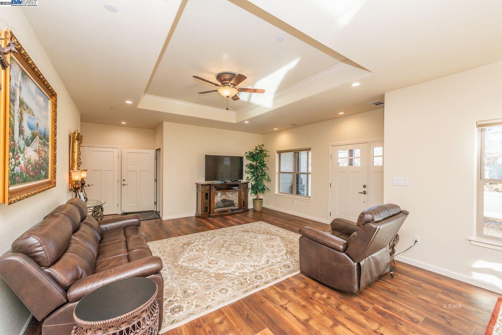 Detail Gallery Image 8 of 49 For 220 Fairway Dr., Weaverville,  CA 96093 - 3 Beds | 2 Baths