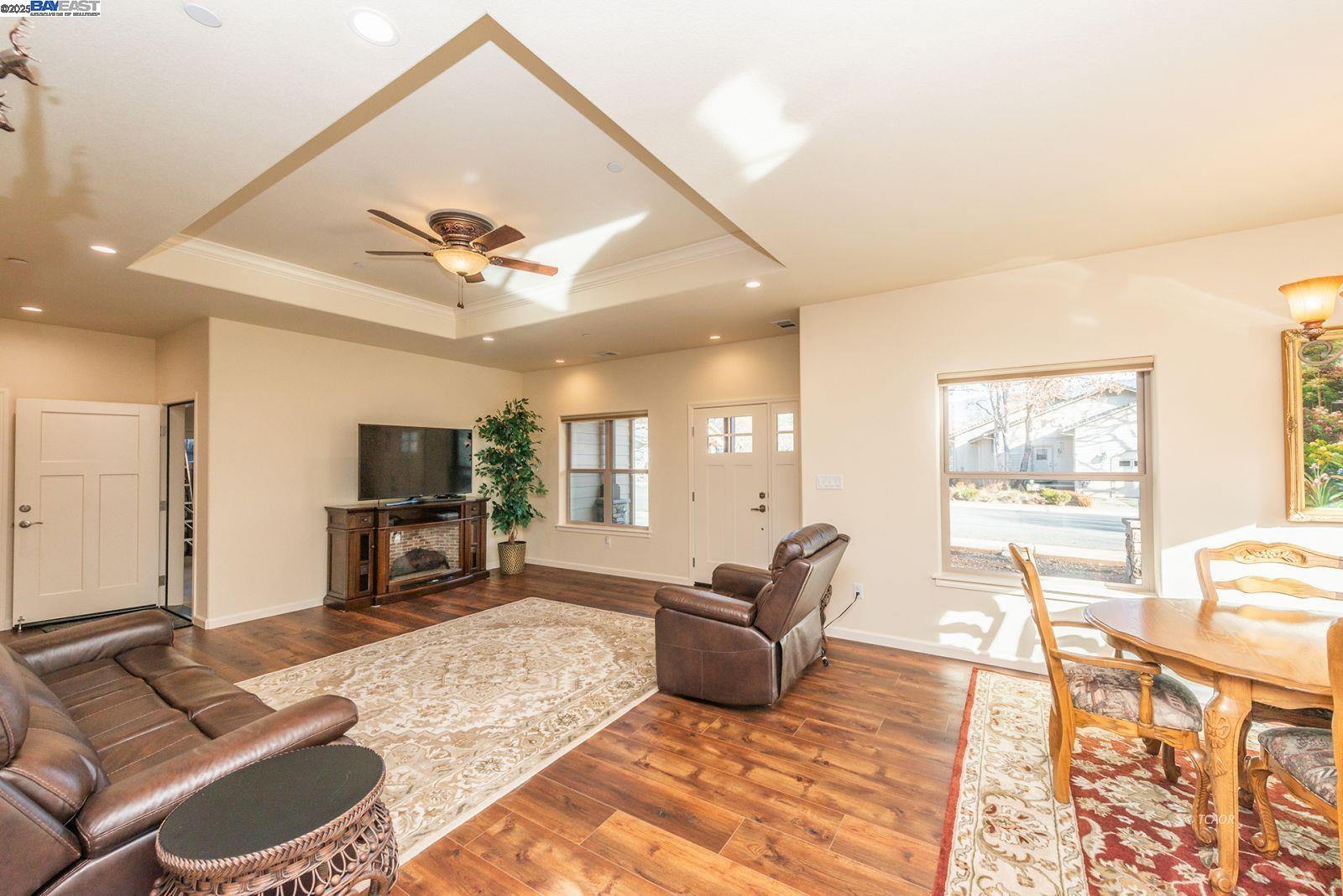 Detail Gallery Image 9 of 49 For 220 Fairway Dr., Weaverville,  CA 96093 - 3 Beds | 2 Baths