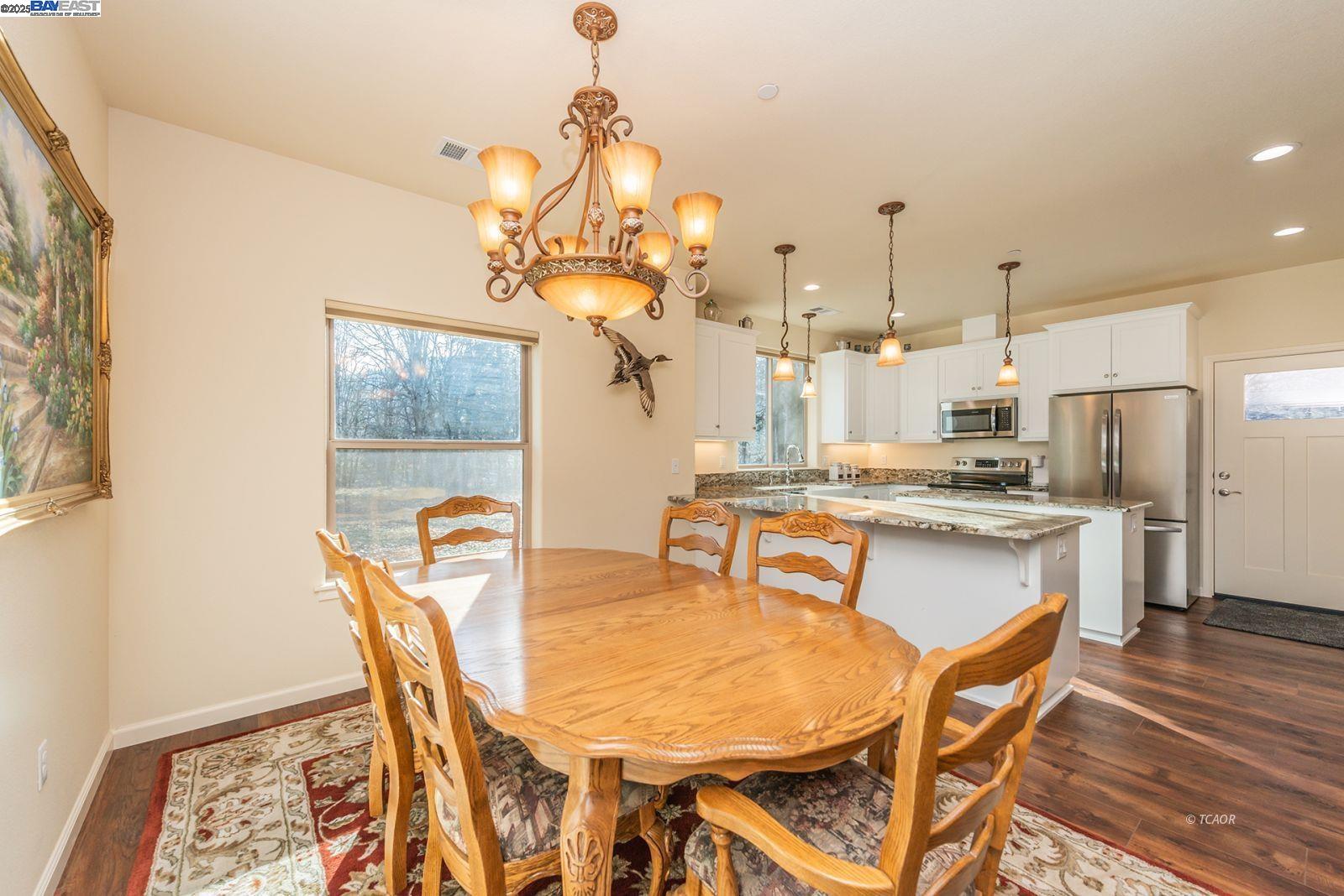 Detail Gallery Image 10 of 49 For 220 Fairway Dr., Weaverville,  CA 96093 - 3 Beds | 2 Baths