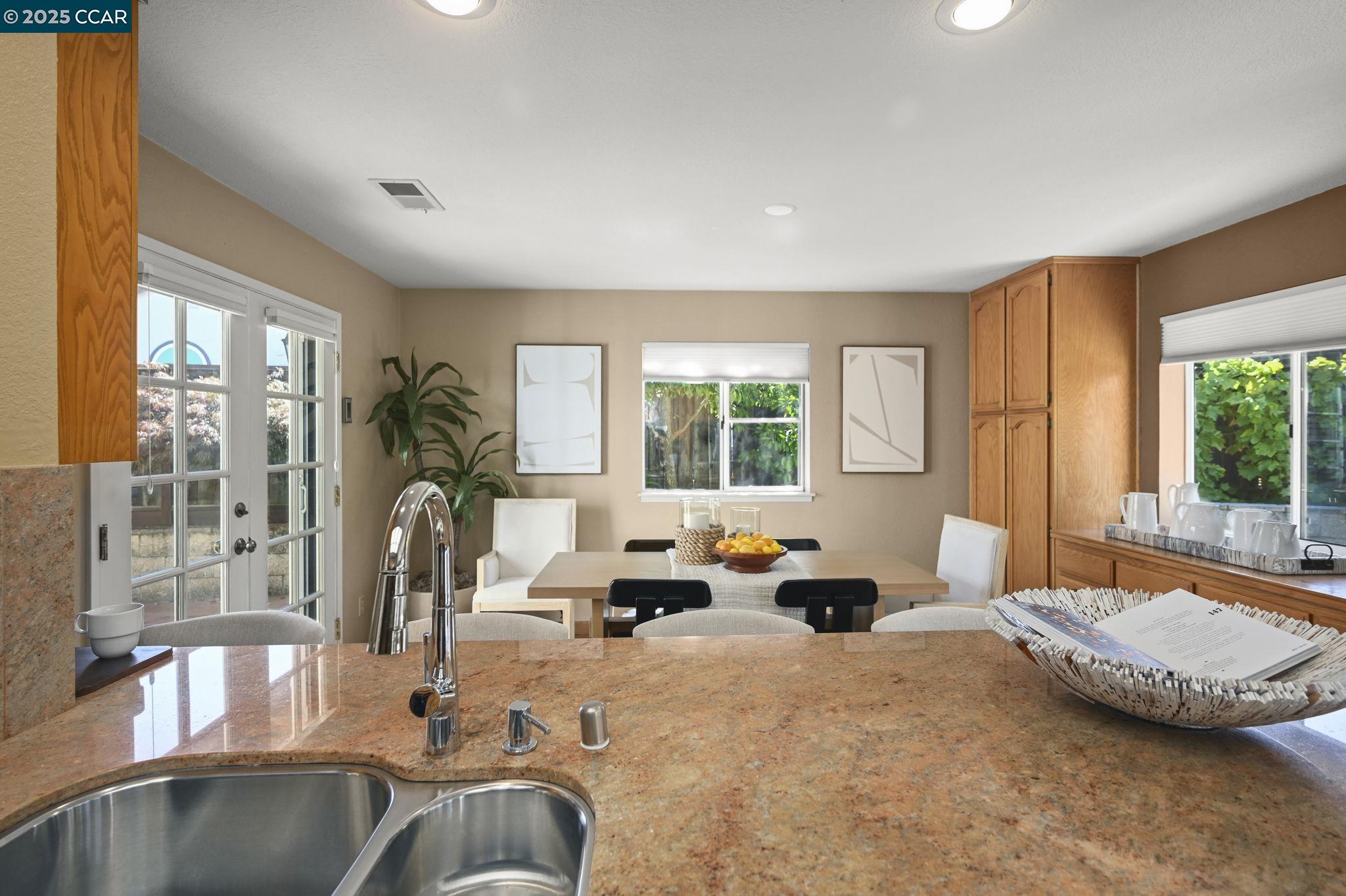 Detail Gallery Image 11 of 39 For 18905 Carson Lane, Castro Valley,  CA 94552-1950 - 3 Beds | 2 Baths