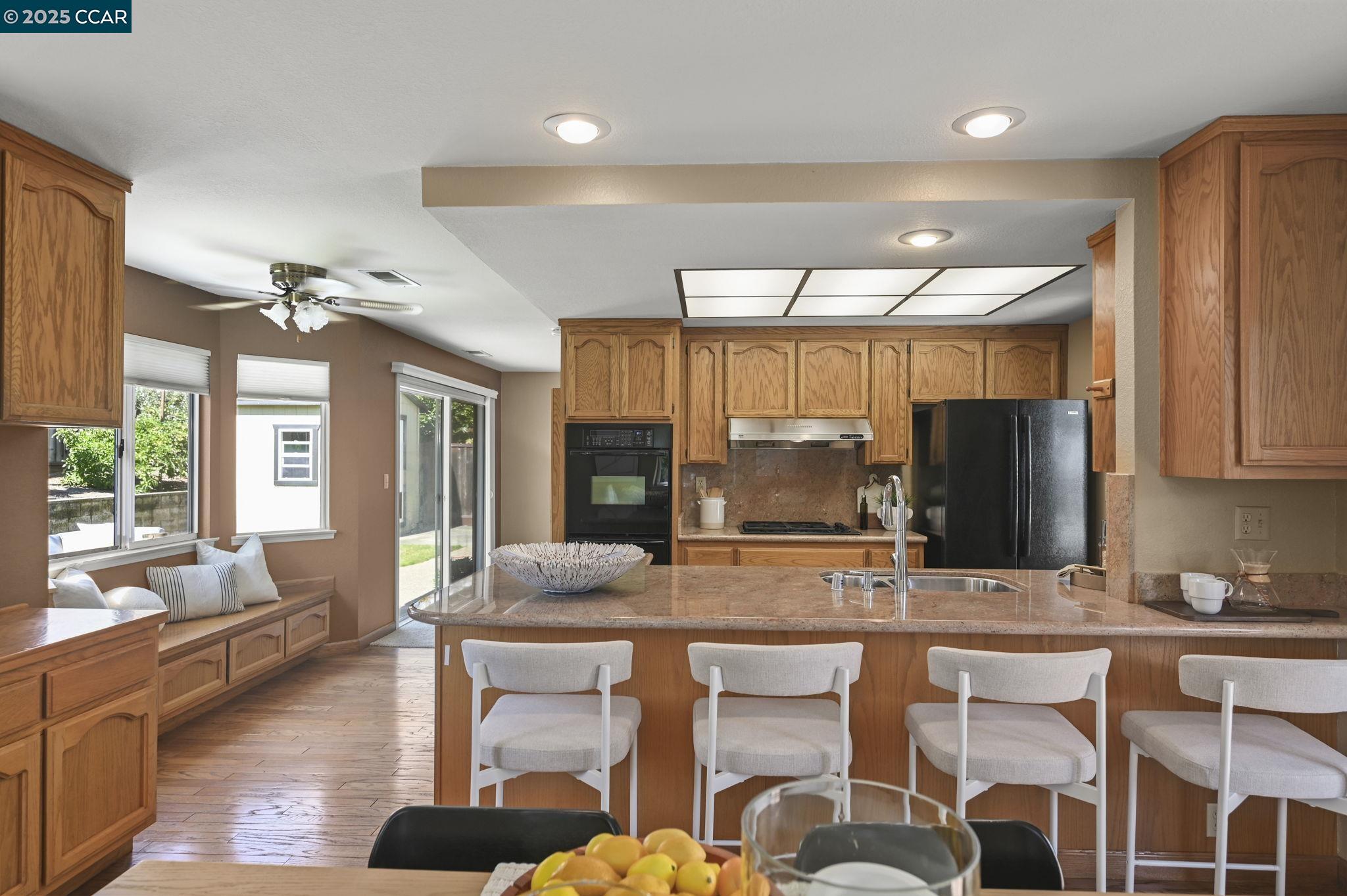 Detail Gallery Image 12 of 39 For 18905 Carson Lane, Castro Valley,  CA 94552-1950 - 3 Beds | 2 Baths
