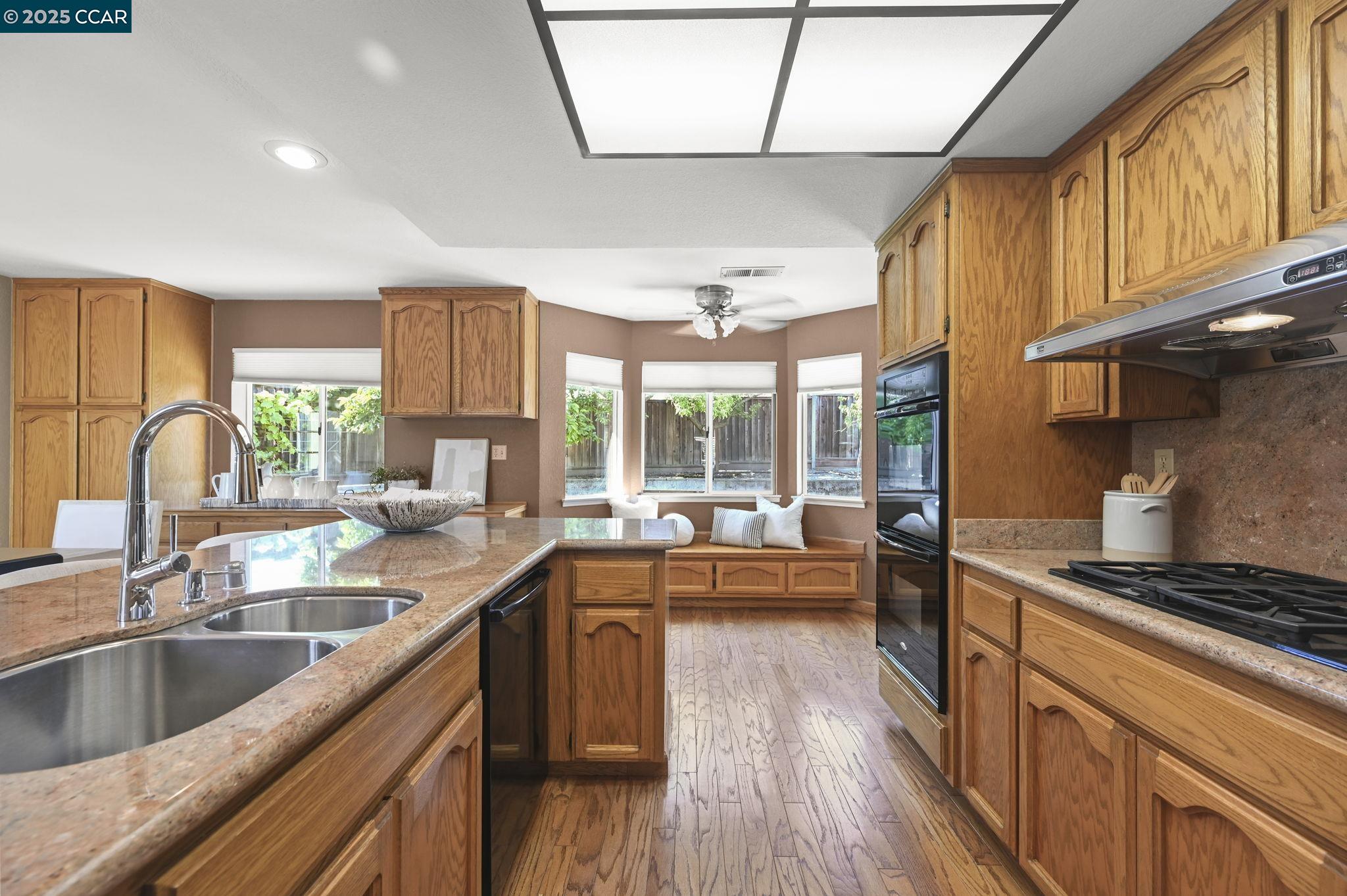 Detail Gallery Image 14 of 39 For 18905 Carson Lane, Castro Valley,  CA 94552-1950 - 3 Beds | 2 Baths