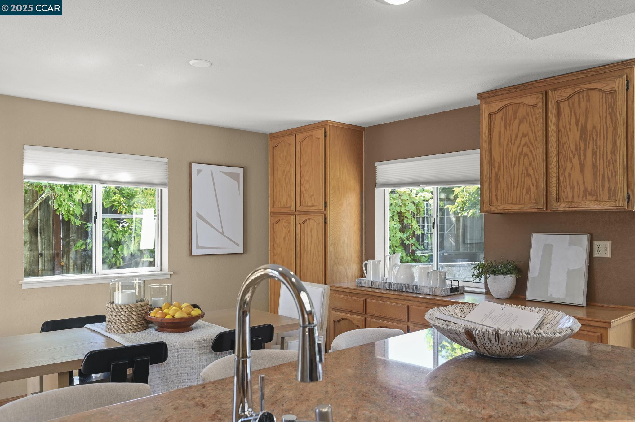 Detail Gallery Image 15 of 39 For 18905 Carson Lane, Castro Valley,  CA 94552-1950 - 3 Beds | 2 Baths