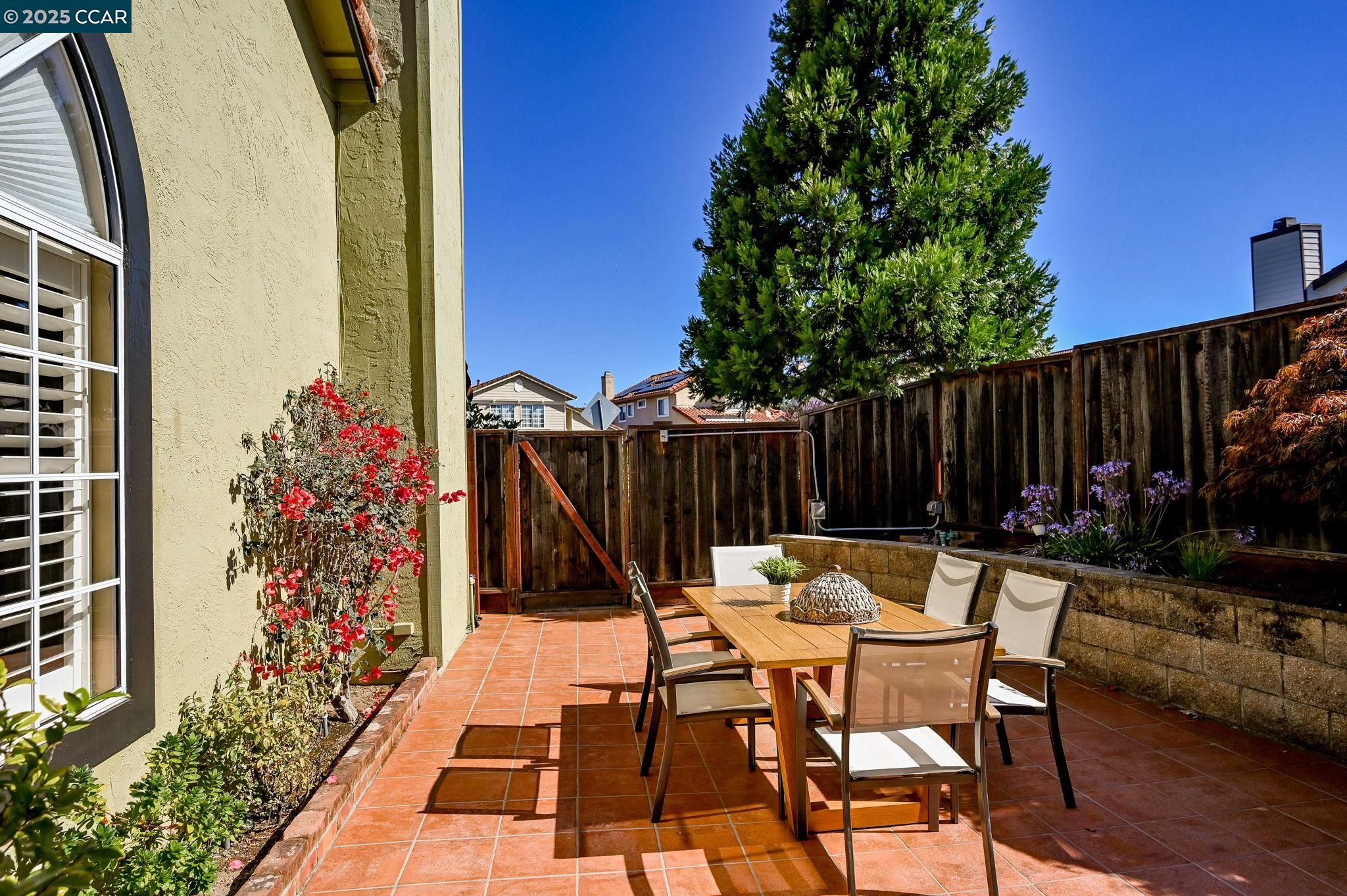 Detail Gallery Image 16 of 39 For 18905 Carson Lane, Castro Valley,  CA 94552-1950 - 3 Beds | 2 Baths
