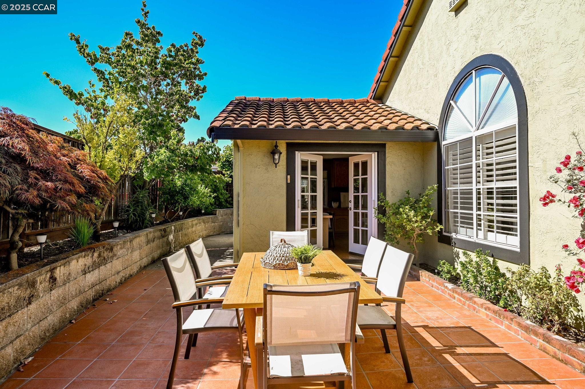 Detail Gallery Image 17 of 39 For 18905 Carson Lane, Castro Valley,  CA 94552-1950 - 3 Beds | 2 Baths