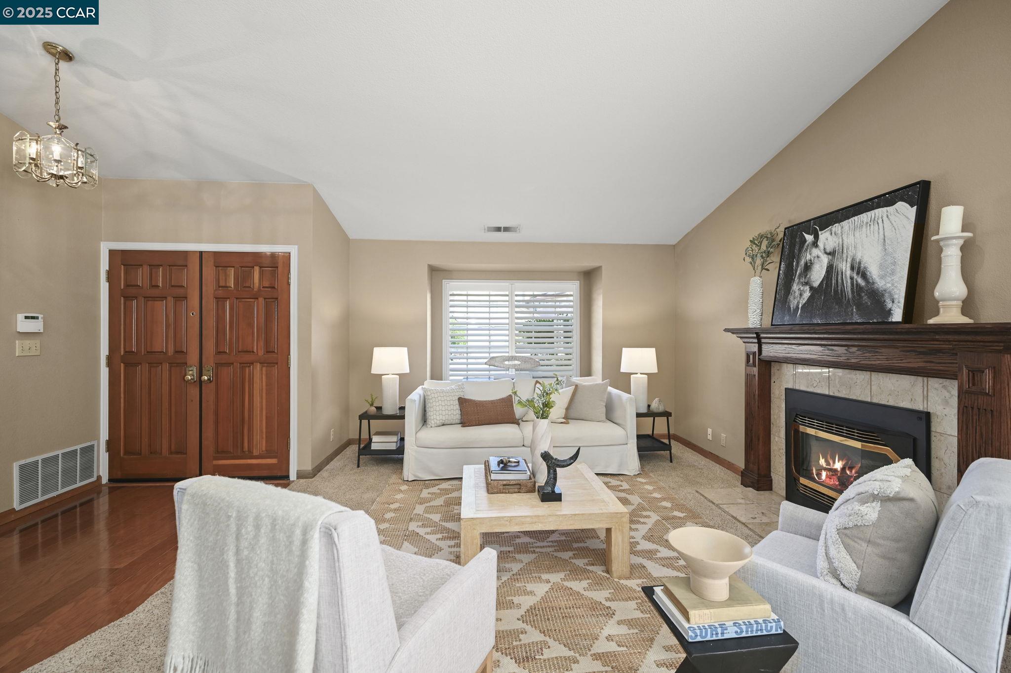 Detail Gallery Image 4 of 39 For 18905 Carson Lane, Castro Valley,  CA 94552-1950 - 3 Beds | 2 Baths