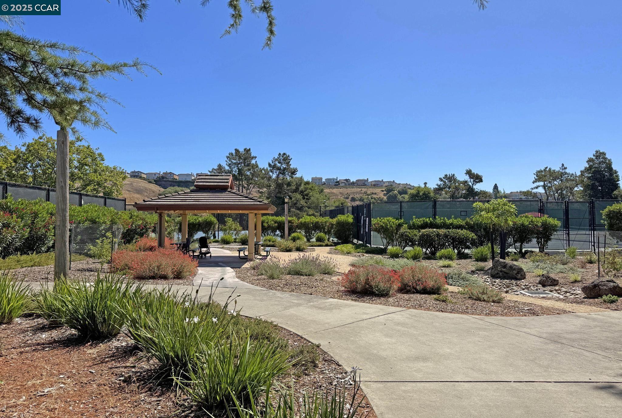 Detail Gallery Image 36 of 39 For 18905 Carson Lane, Castro Valley,  CA 94552-1950 - 3 Beds | 2 Baths