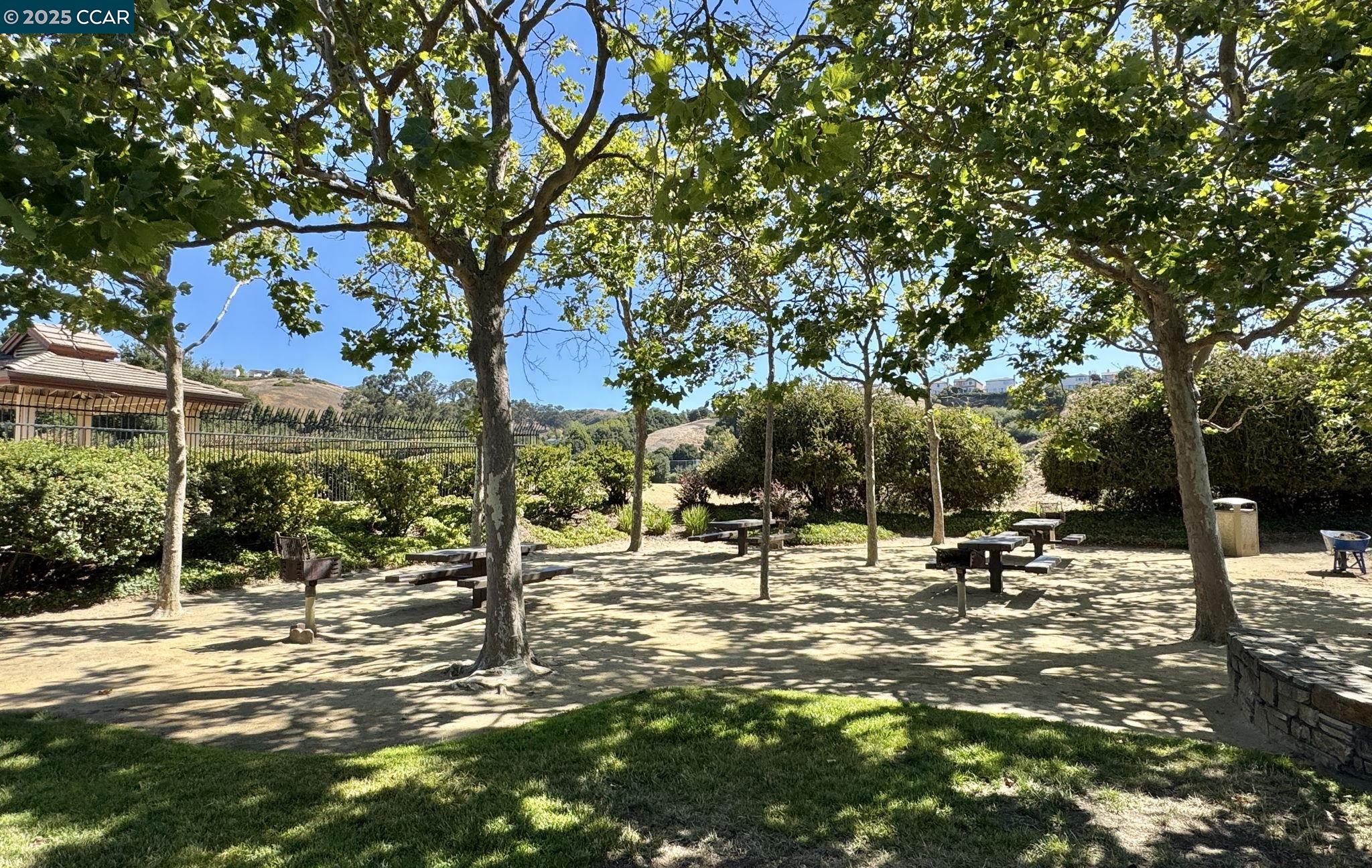 Detail Gallery Image 37 of 39 For 18905 Carson Lane, Castro Valley,  CA 94552-1950 - 3 Beds | 2 Baths