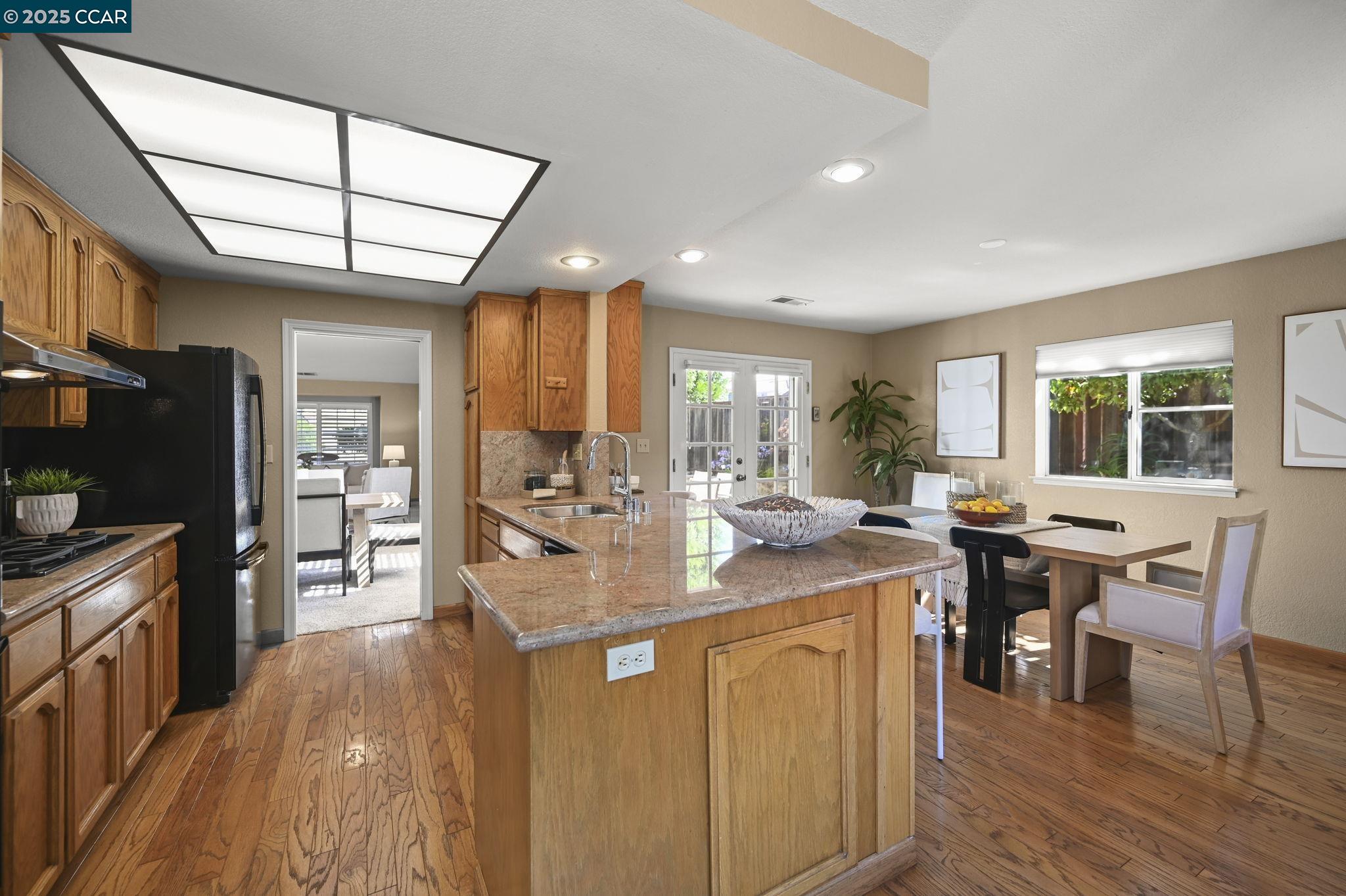 Detail Gallery Image 10 of 39 For 18905 Carson Lane, Castro Valley,  CA 94552-1950 - 3 Beds | 2 Baths