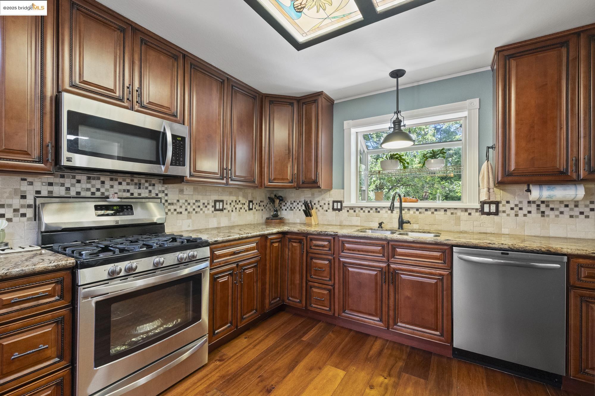 Detail Gallery Image 7 of 50 For 23666 Buckeye Circle, Twain Harte,  CA 95383 - 3 Beds | 3 Baths
