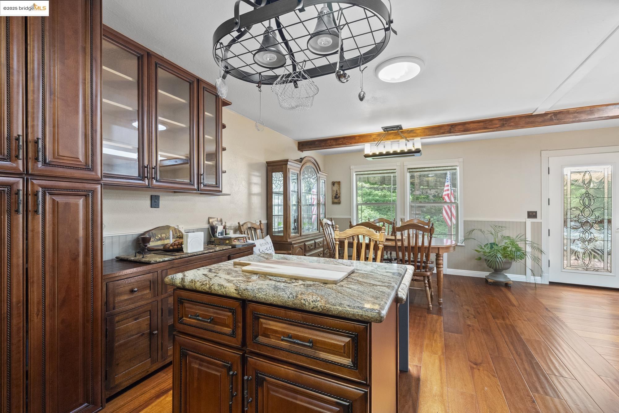 Detail Gallery Image 9 of 50 For 23666 Buckeye Circle, Twain Harte,  CA 95383 - 3 Beds | 3 Baths