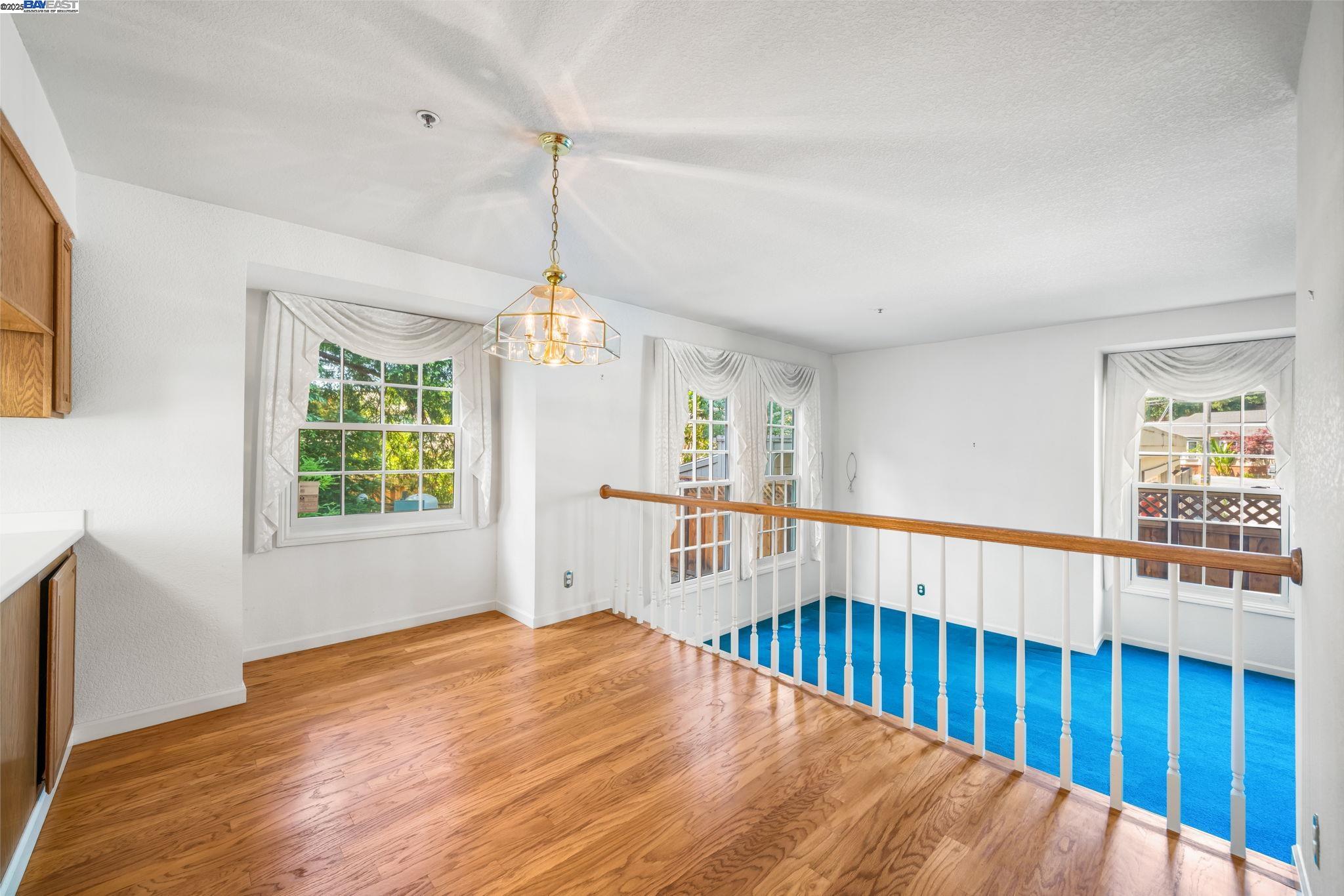 Detail Gallery Image 2 of 38 For 1555 Cherry St #12,  San Carlos,  CA 94070 - 2 Beds | 2/1 Baths