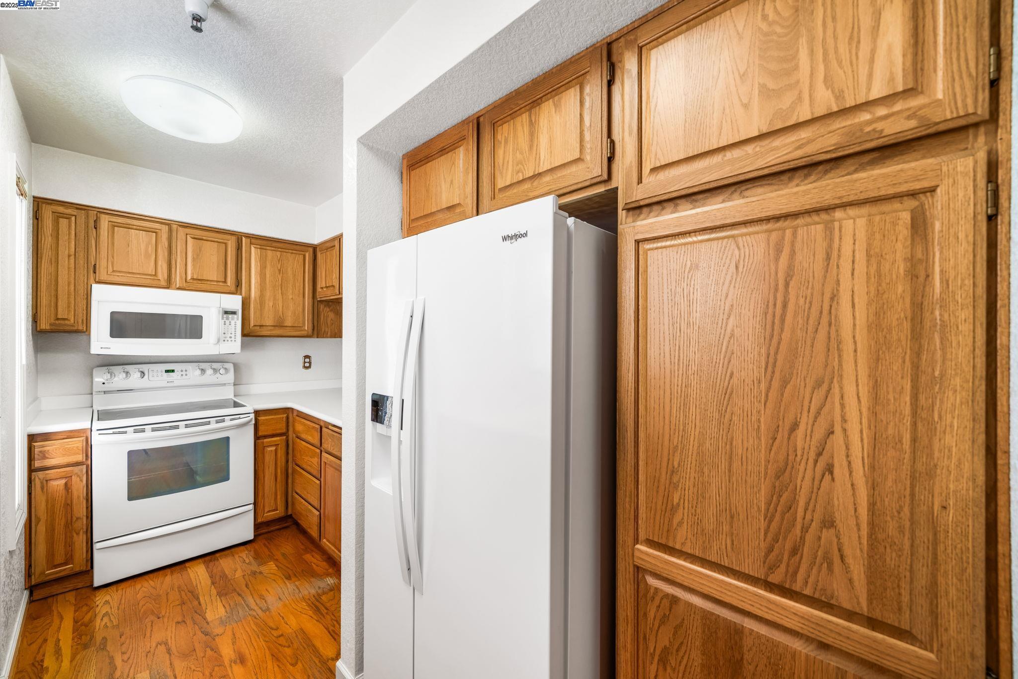 Detail Gallery Image 14 of 38 For 1555 Cherry St #12,  San Carlos,  CA 94070 - 2 Beds | 2/1 Baths