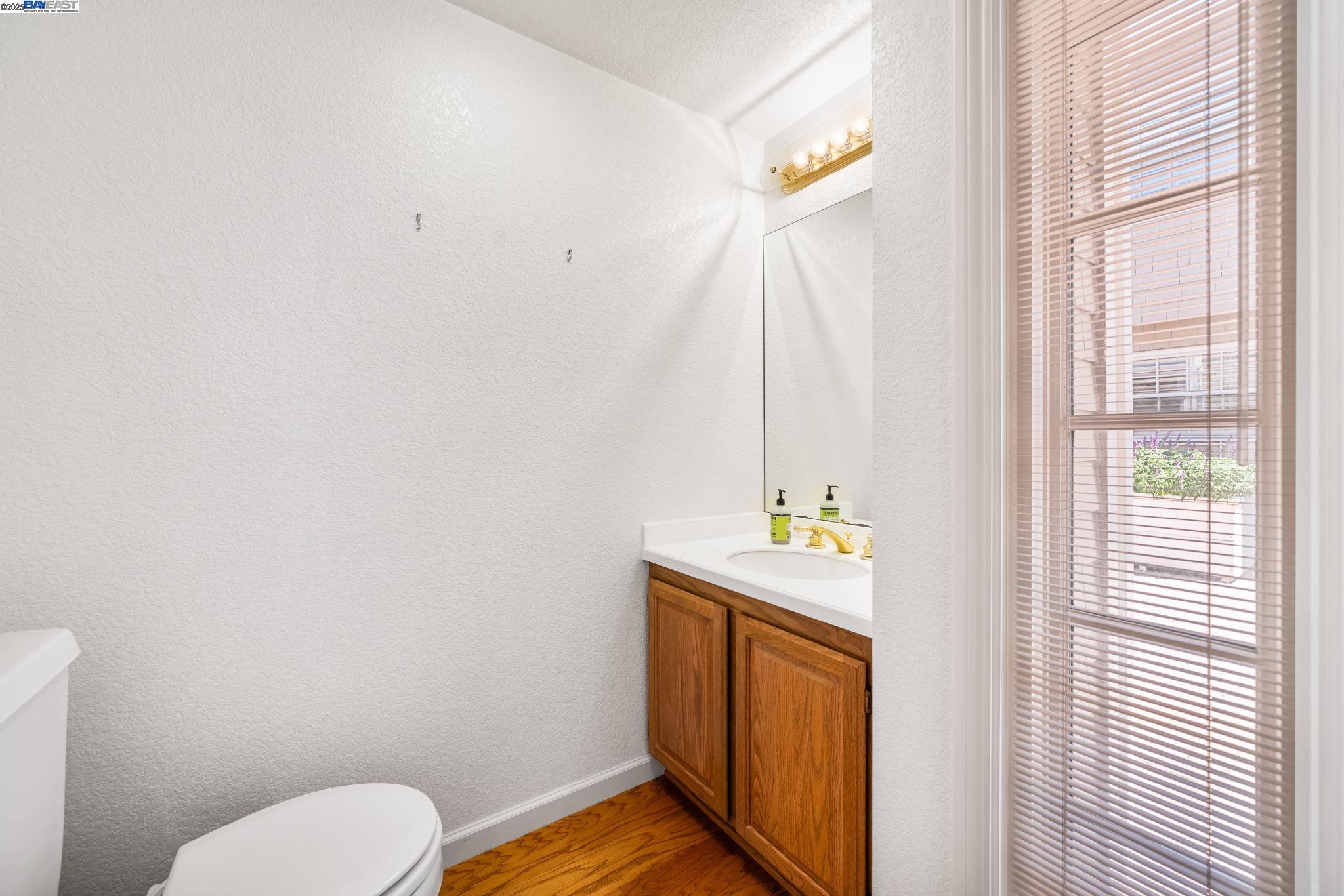 Detail Gallery Image 16 of 38 For 1555 Cherry St #12,  San Carlos,  CA 94070 - 2 Beds | 2/1 Baths