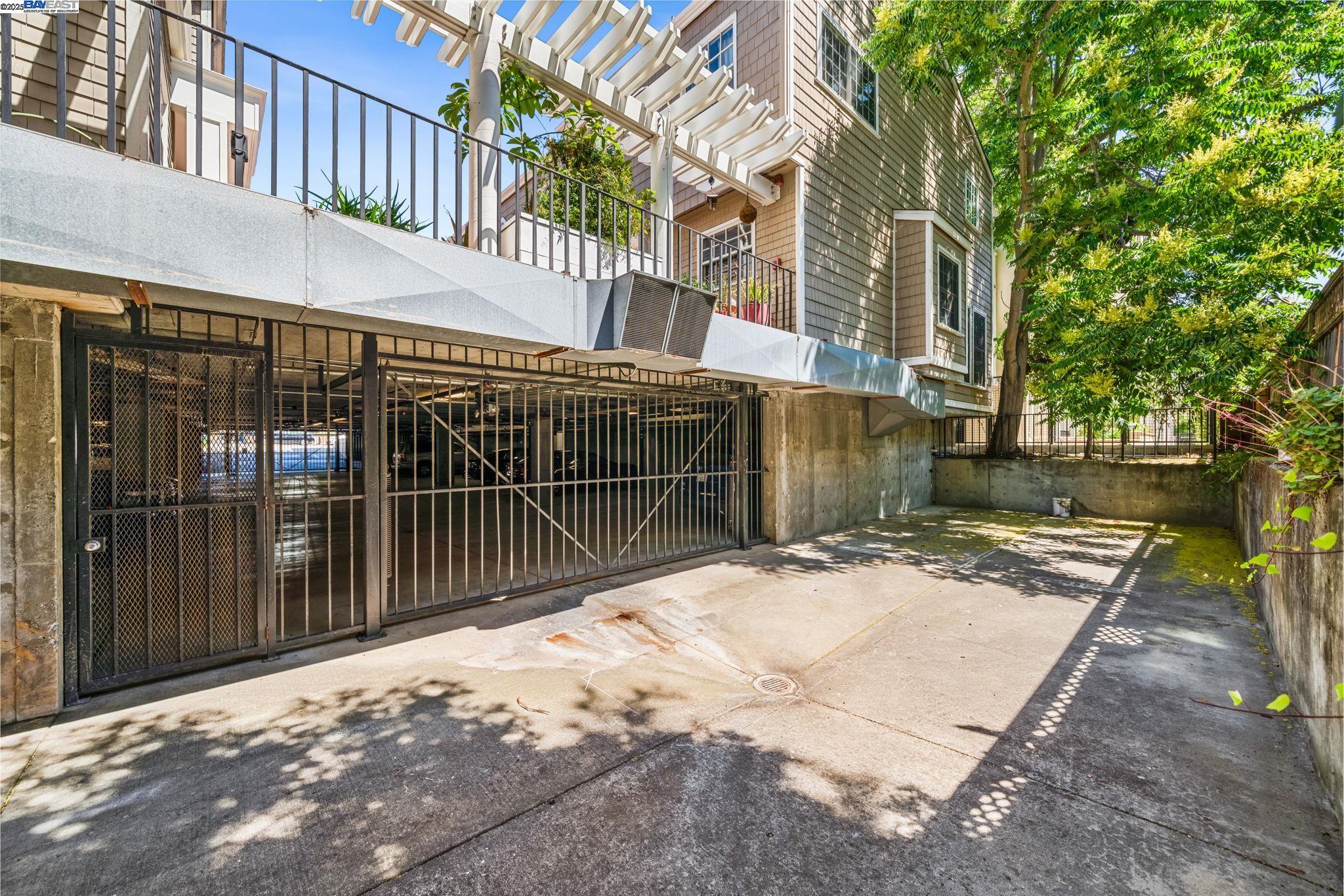 Detail Gallery Image 26 of 38 For 1555 Cherry St #12,  San Carlos,  CA 94070 - 2 Beds | 2/1 Baths