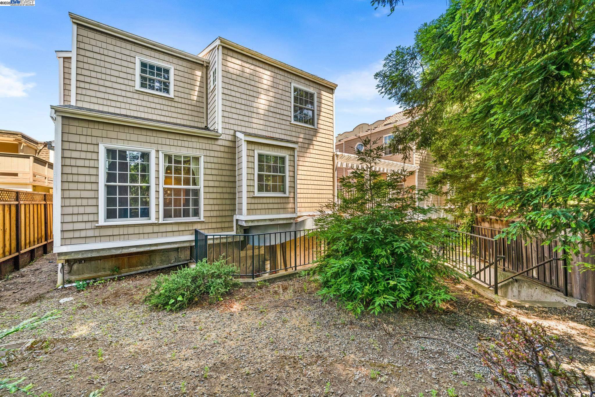 Detail Gallery Image 27 of 38 For 1555 Cherry St #12,  San Carlos,  CA 94070 - 2 Beds | 2/1 Baths