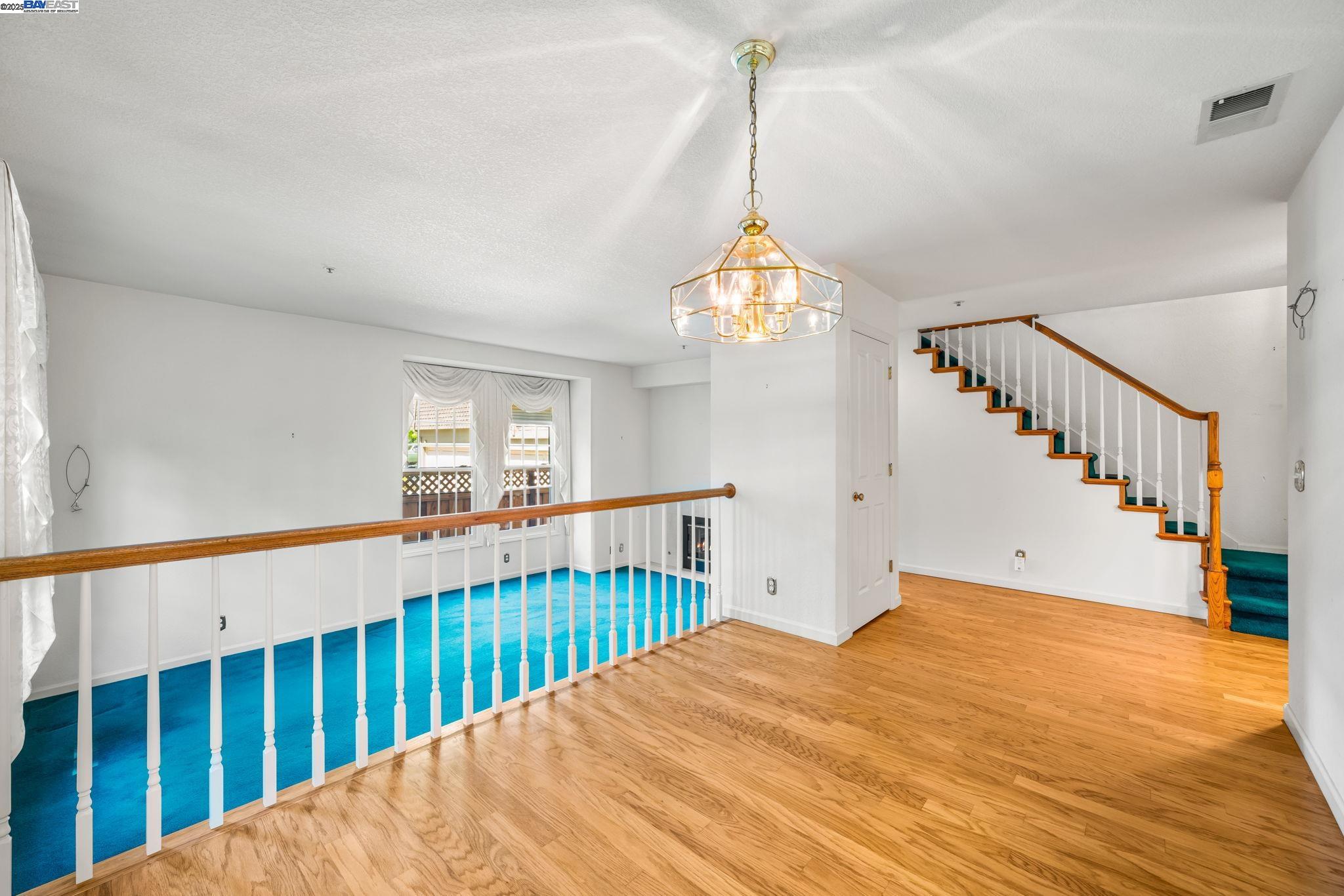 Detail Gallery Image 4 of 38 For 1555 Cherry St #12,  San Carlos,  CA 94070 - 2 Beds | 2/1 Baths