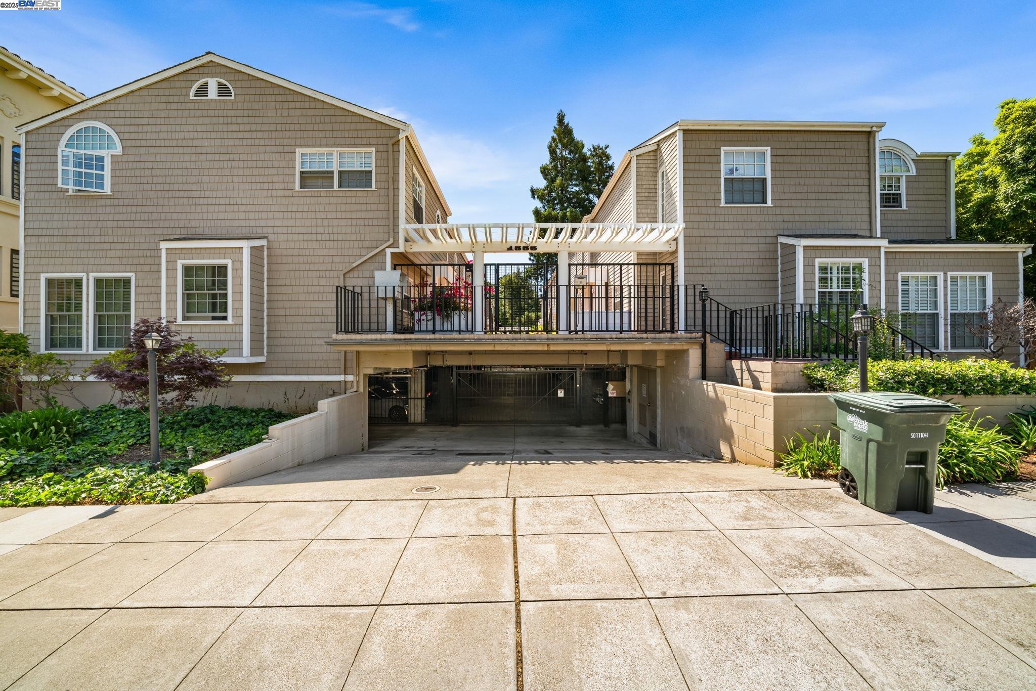Detail Gallery Image 31 of 38 For 1555 Cherry St #12,  San Carlos,  CA 94070 - 2 Beds | 2/1 Baths