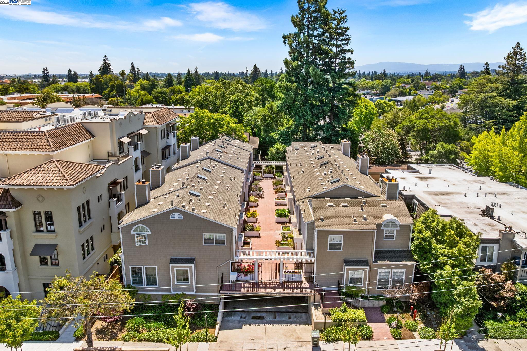 Detail Gallery Image 32 of 38 For 1555 Cherry St #12,  San Carlos,  CA 94070 - 2 Beds | 2/1 Baths