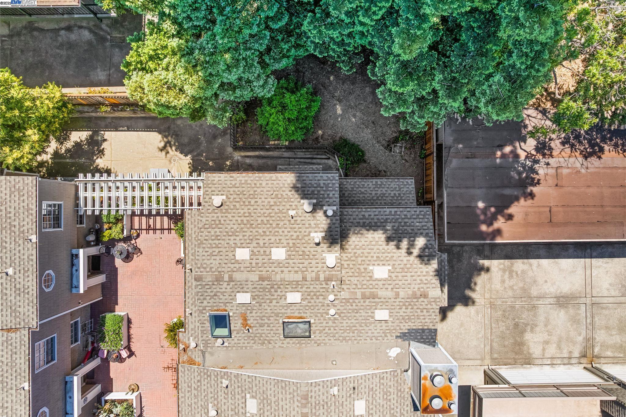 Detail Gallery Image 34 of 38 For 1555 Cherry St #12,  San Carlos,  CA 94070 - 2 Beds | 2/1 Baths