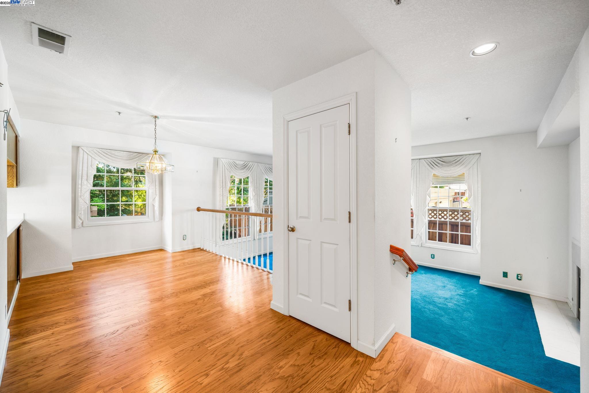 Detail Gallery Image 5 of 38 For 1555 Cherry St #12,  San Carlos,  CA 94070 - 2 Beds | 2/1 Baths