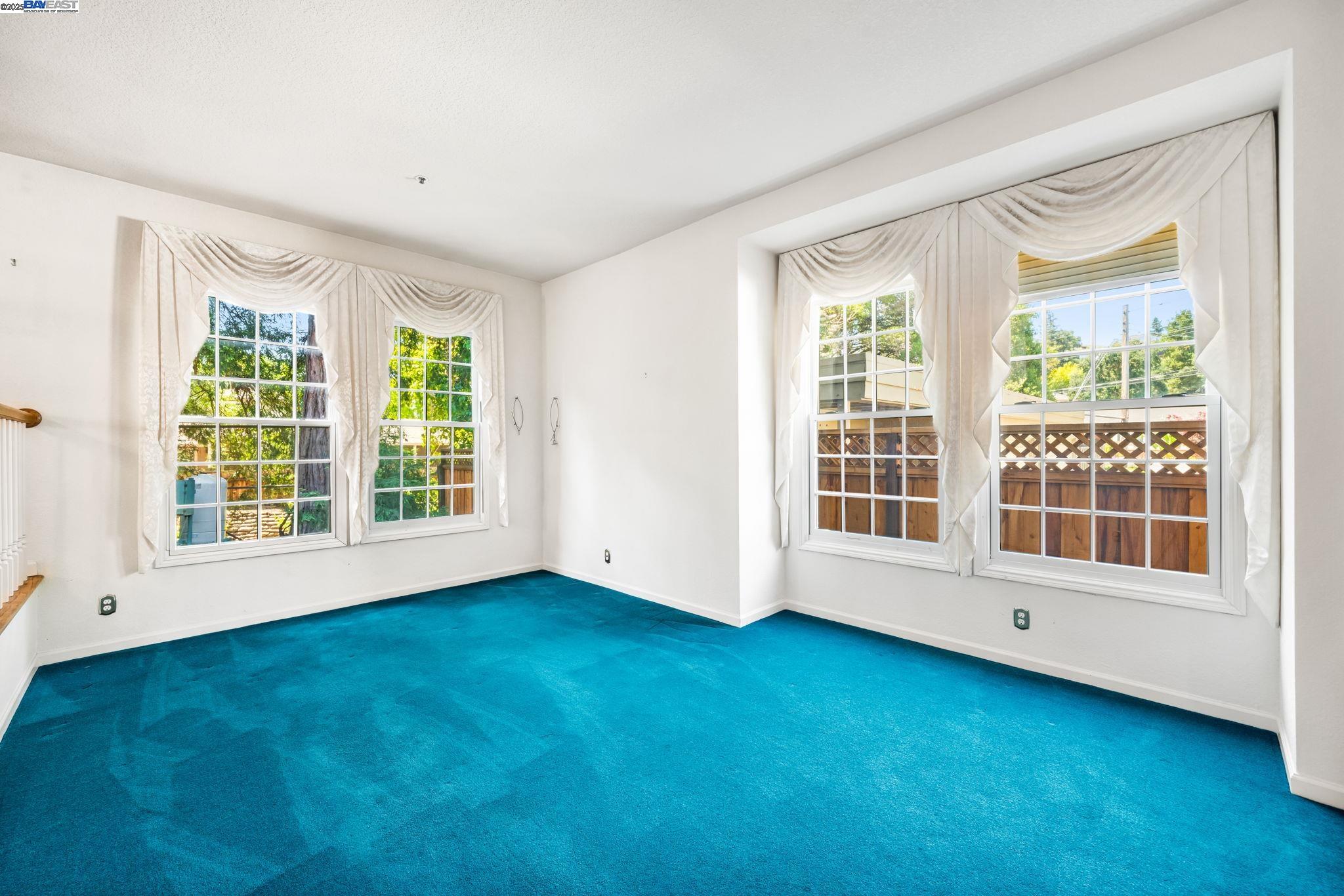 Detail Gallery Image 7 of 38 For 1555 Cherry St #12,  San Carlos,  CA 94070 - 2 Beds | 2/1 Baths
