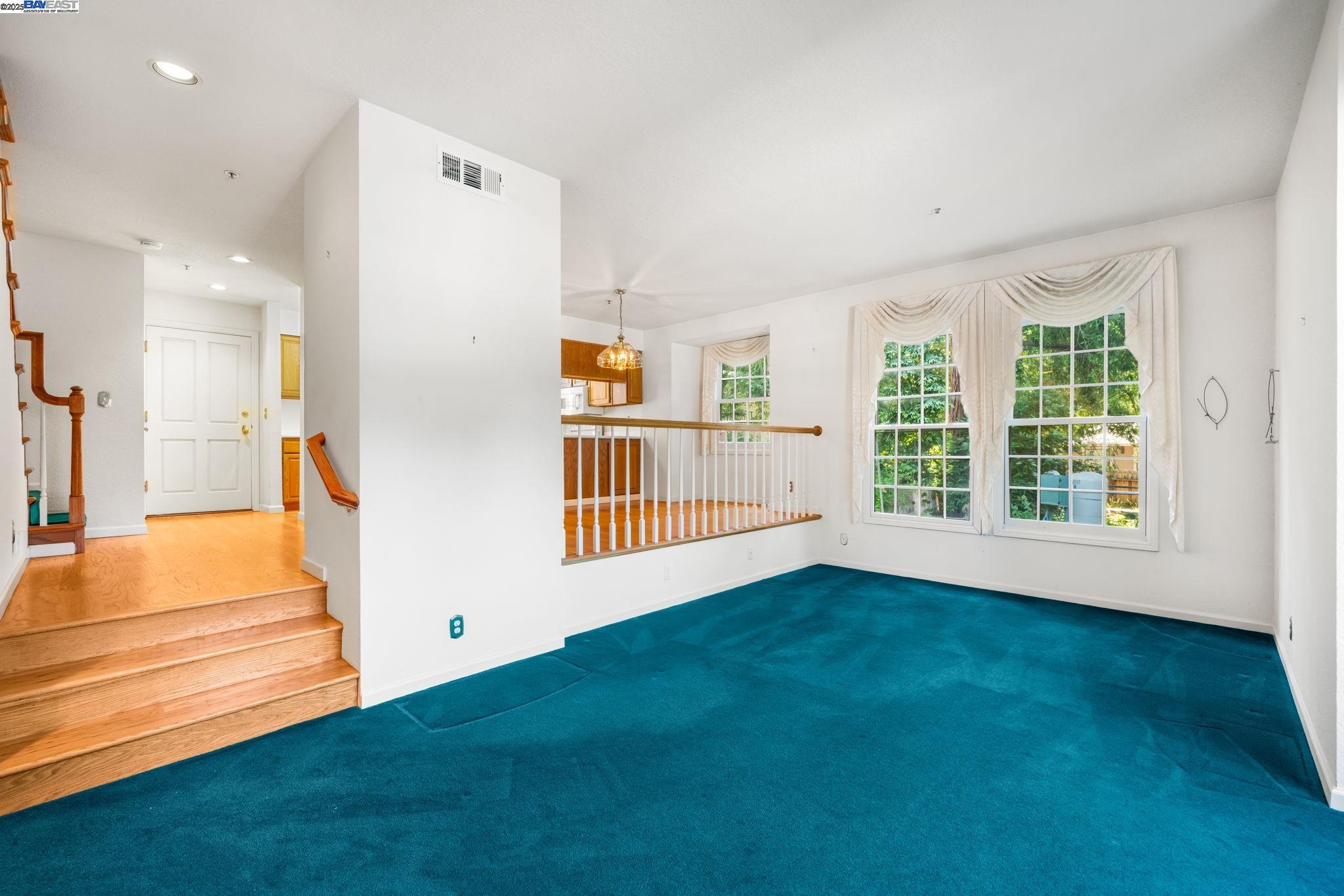 Detail Gallery Image 8 of 38 For 1555 Cherry St #12,  San Carlos,  CA 94070 - 2 Beds | 2/1 Baths