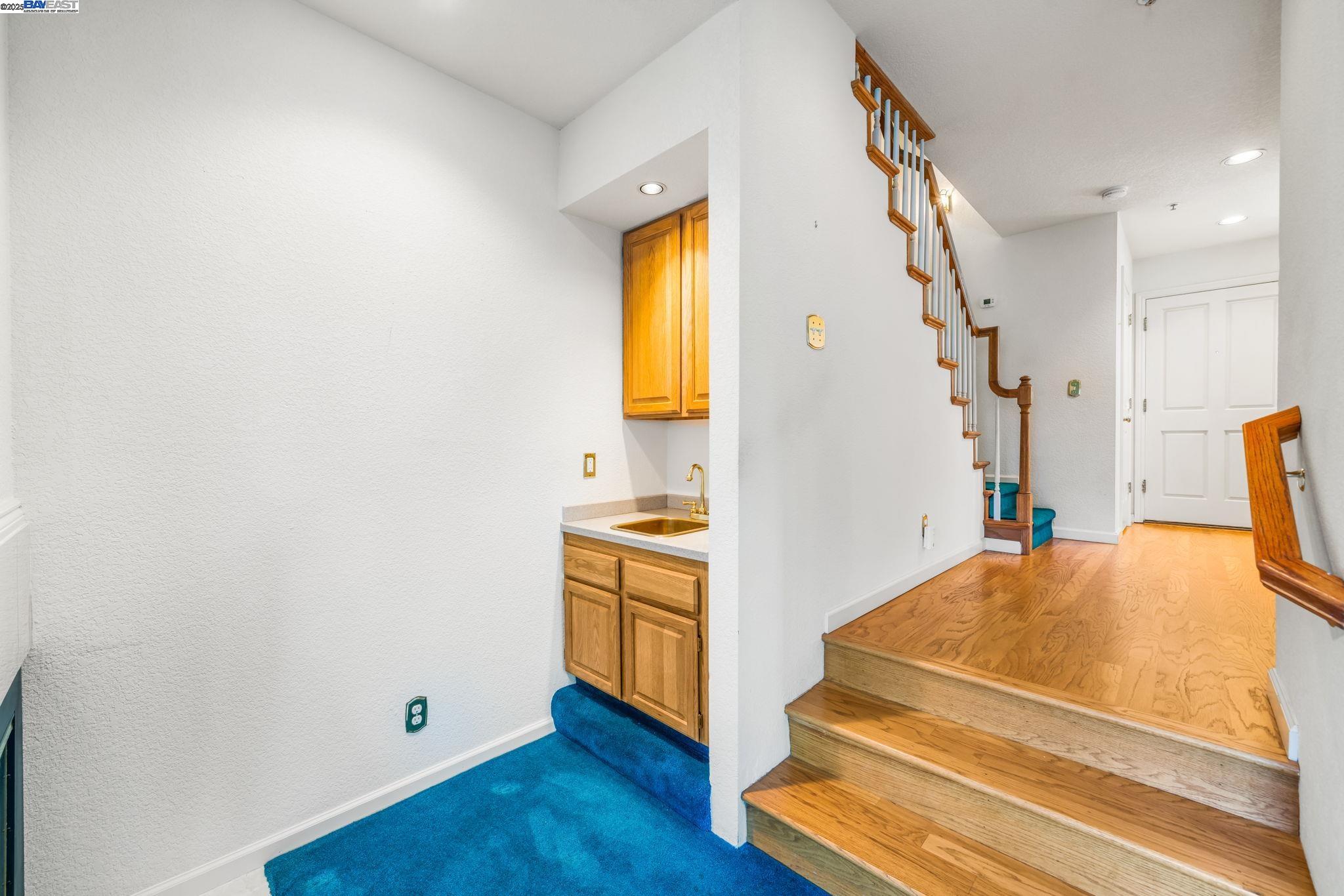 Detail Gallery Image 10 of 38 For 1555 Cherry St #12,  San Carlos,  CA 94070 - 2 Beds | 2/1 Baths