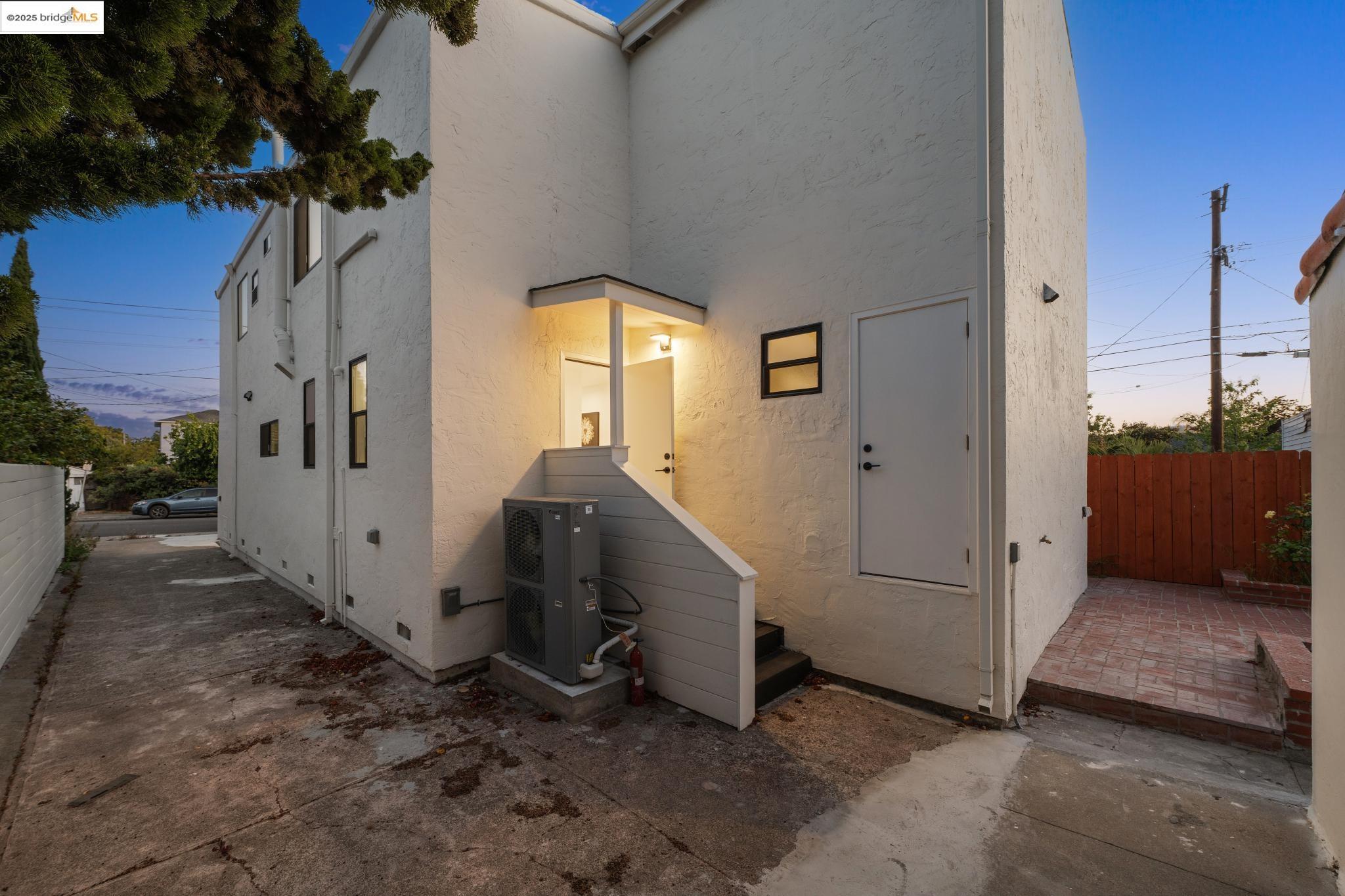 Detail Gallery Image 47 of 60 For 1207 Cedar St, Berkeley,  CA 94702 - 4 Beds | 4 Baths