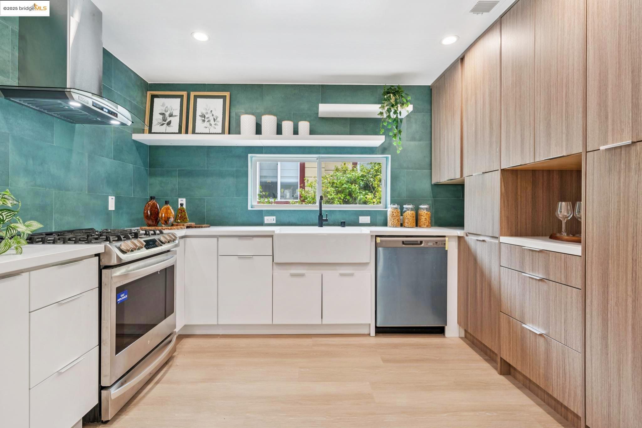 Detail Gallery Image 8 of 60 For 1207 Cedar St, Berkeley,  CA 94702 - 4 Beds | 4 Baths