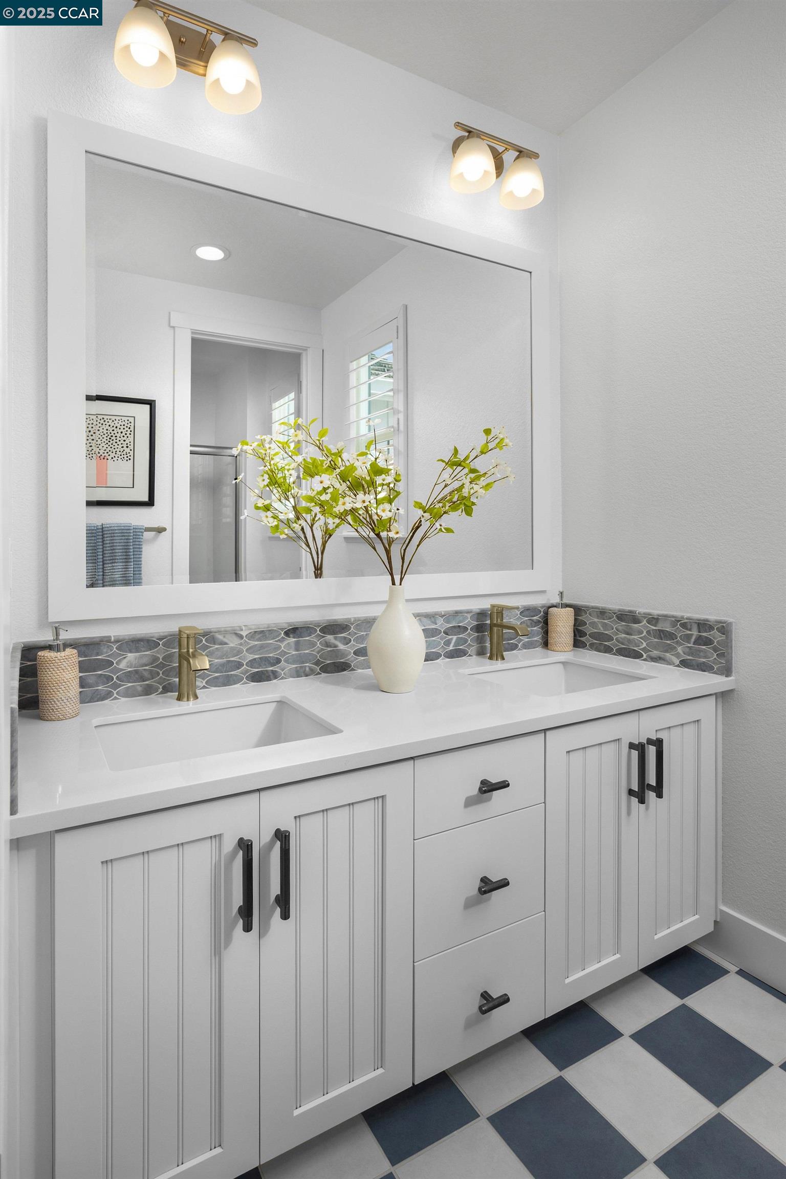 Detail Gallery Image 14 of 18 For 17021 Aldergrove Court, Lathrop,  CA 95330 - 5 Beds | 4/1 Baths