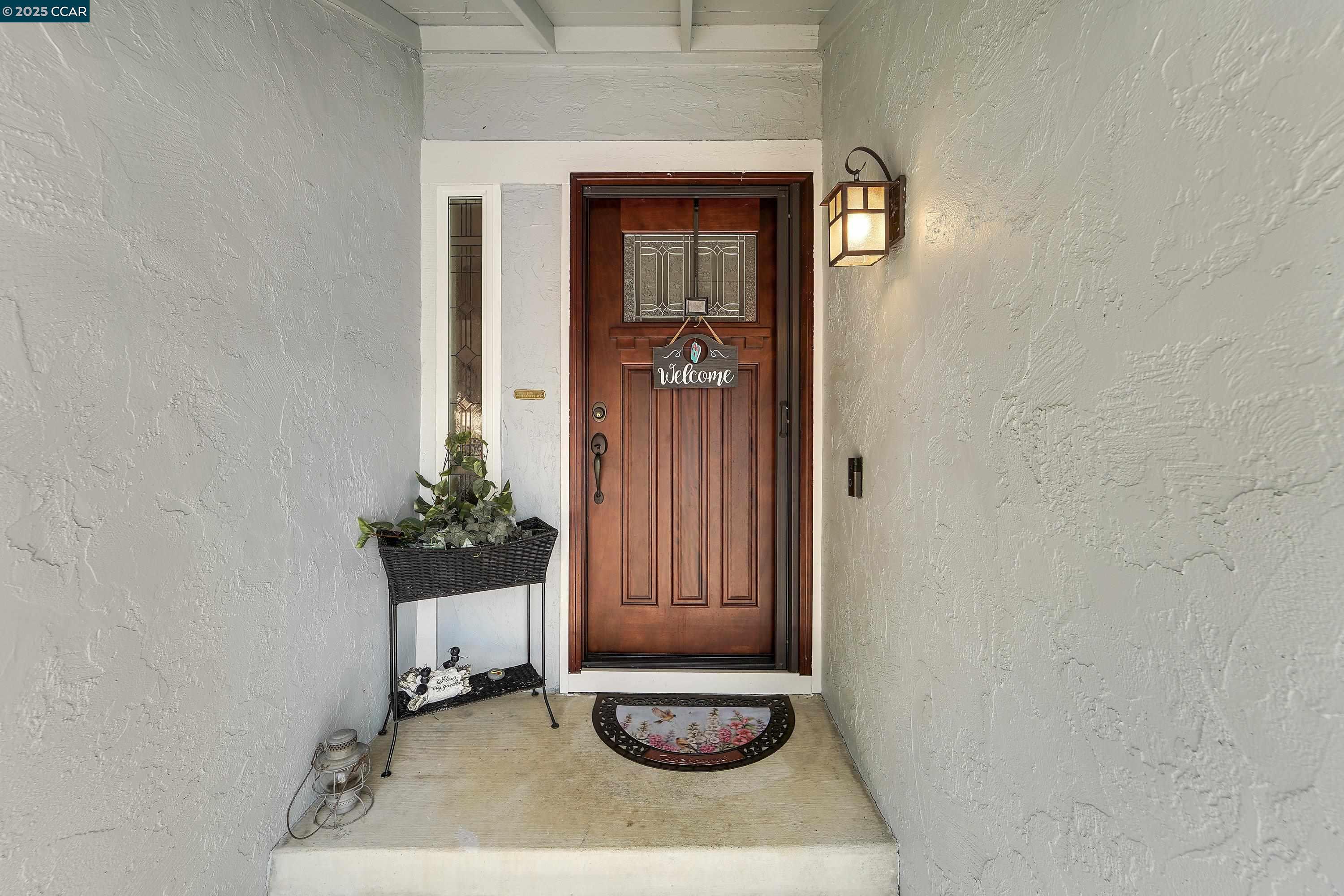 Detail Gallery Image 4 of 47 For 921 Bolton Cir, Benicia,  CA 94510 - 3 Beds | 2/1 Baths