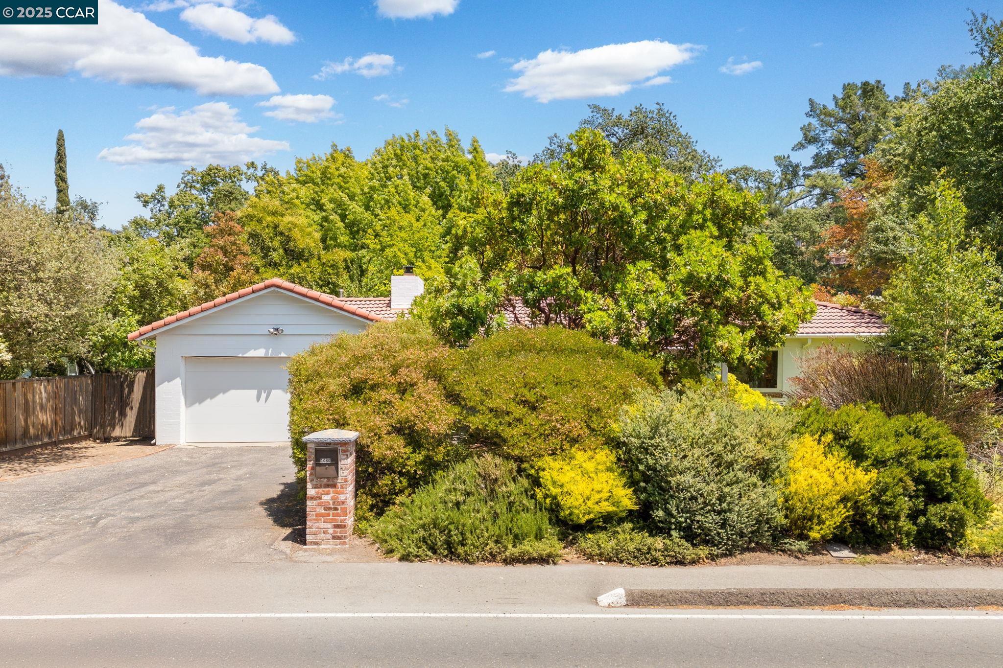 Detail Gallery Image 1 of 1 For 1080 Homestead Ave, Walnut Creek,  CA 94598 - 4 Beds | 2 Baths
