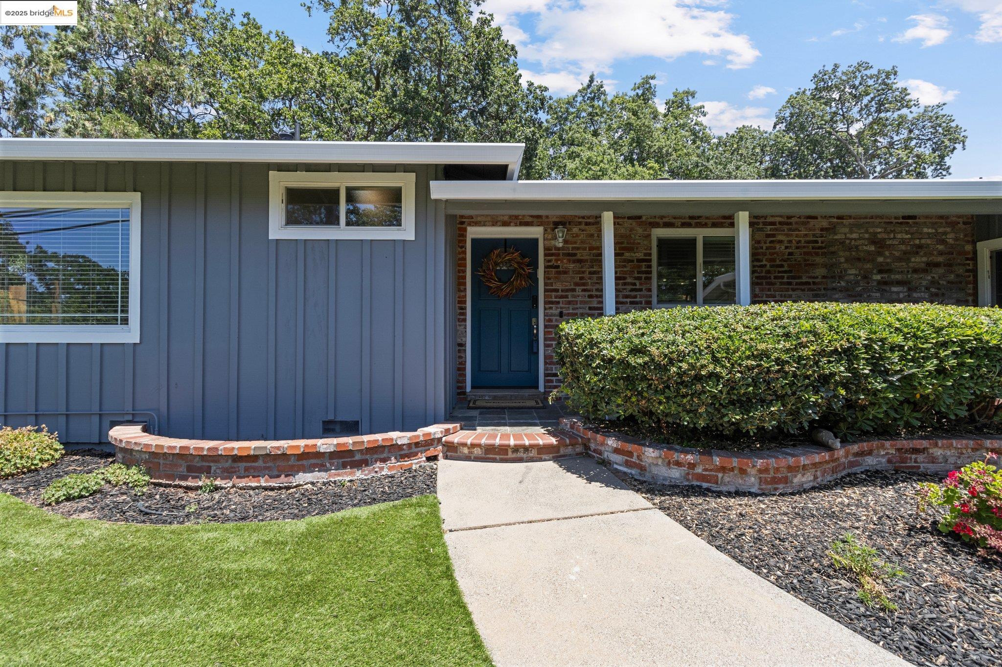 Detail Gallery Image 4 of 60 For 886 San Miguel Rd, Concord,  CA 94518 - 3 Beds | 2 Baths