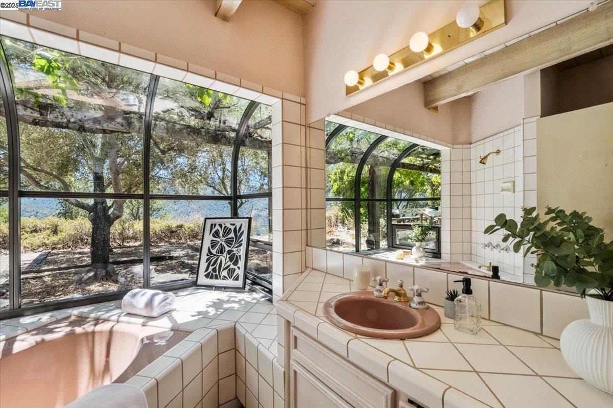 Detail Gallery Image 22 of 54 For 15335 via Los Tulares, Carmel Valley,  CA 93924 - 2 Beds | 2 Baths