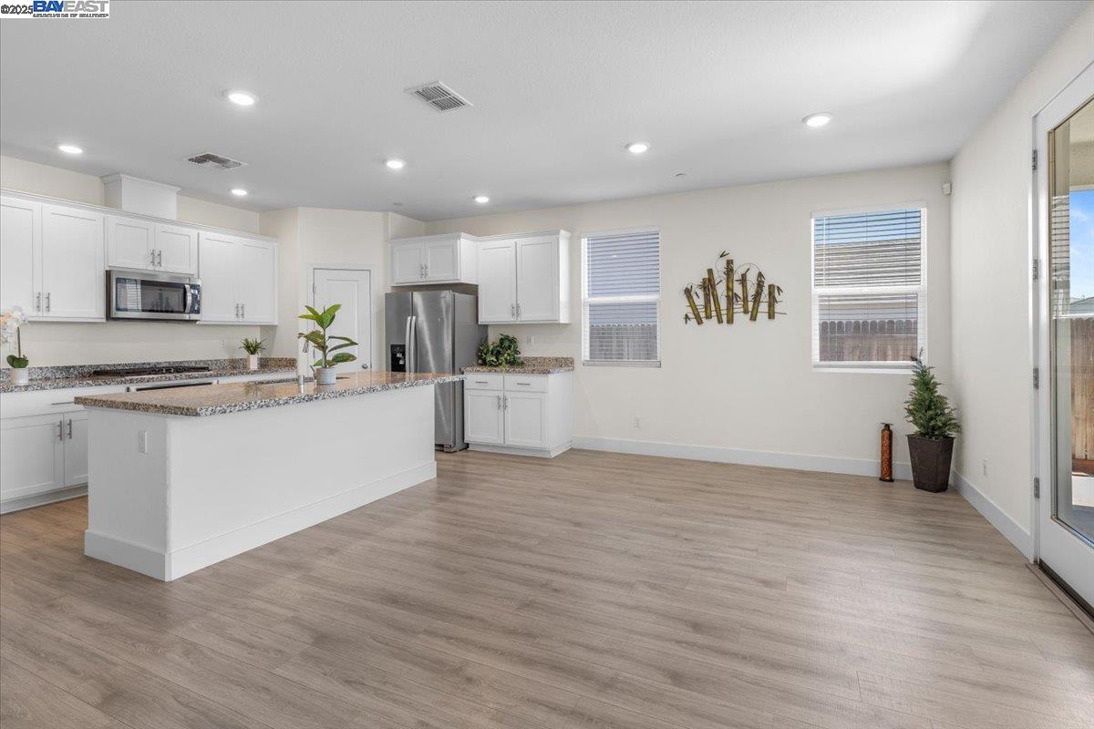 946 Osprey Dr, Lathrop, California 95330, 4 Bedrooms Bedrooms, 7 Rooms Rooms,2 BathroomsBathrooms,Residential Lease,For Rent,946 Osprey Dr,41101755