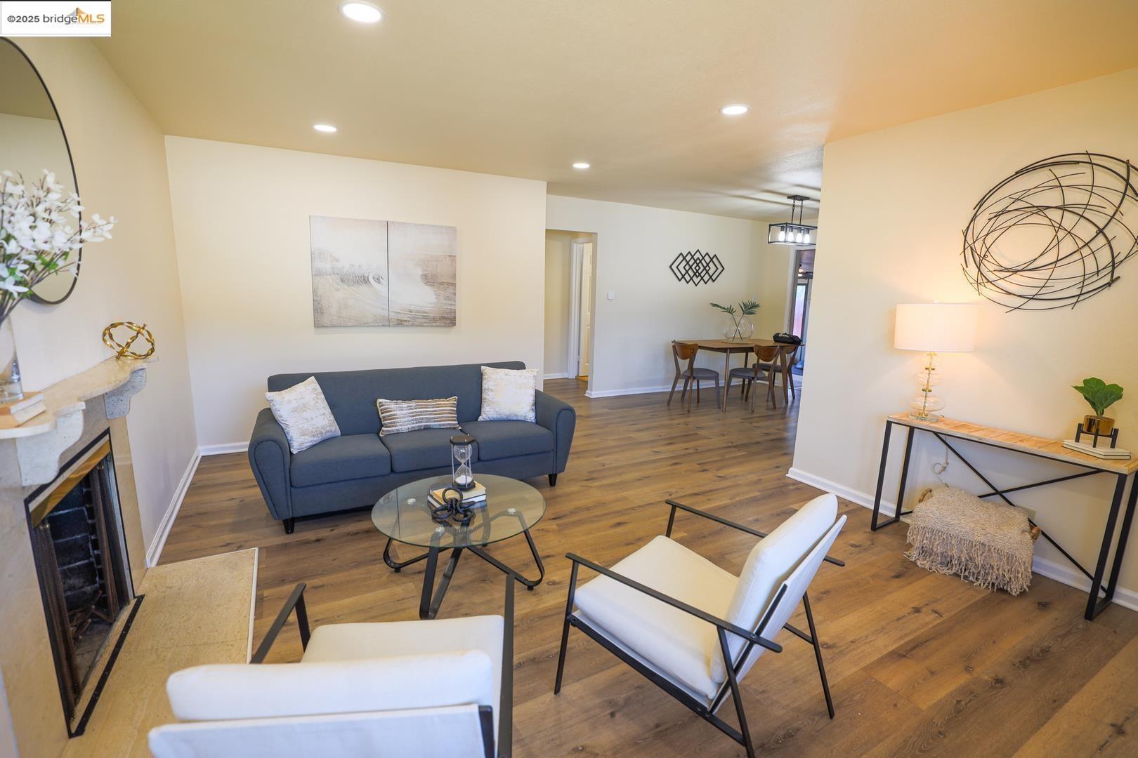 Detail Gallery Image 3 of 30 For 2932 Gilma Dr, Richmond,  CA 94806 - 3 Beds | 2 Baths