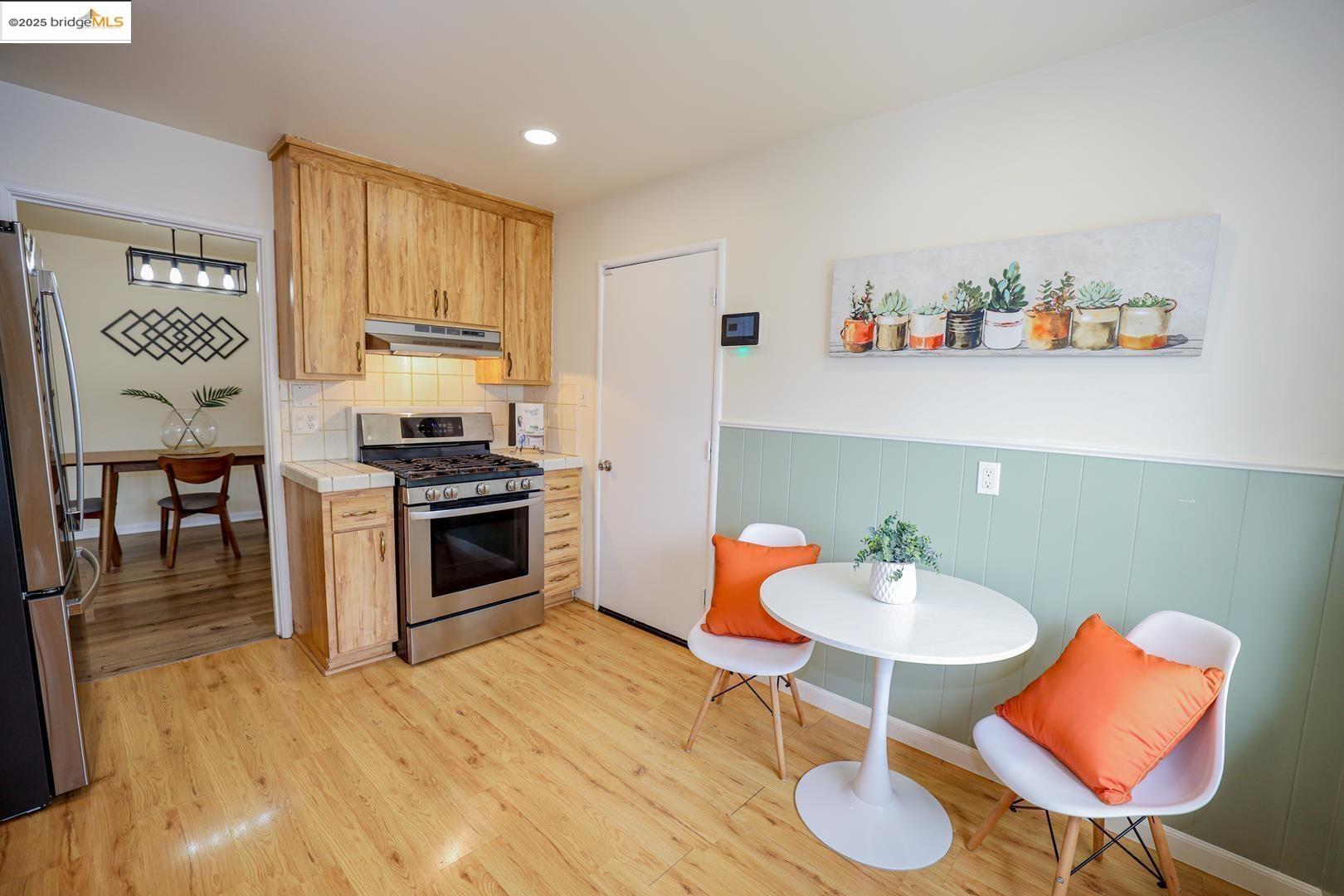 Detail Gallery Image 8 of 30 For 2932 Gilma Dr, Richmond,  CA 94806 - 3 Beds | 2 Baths