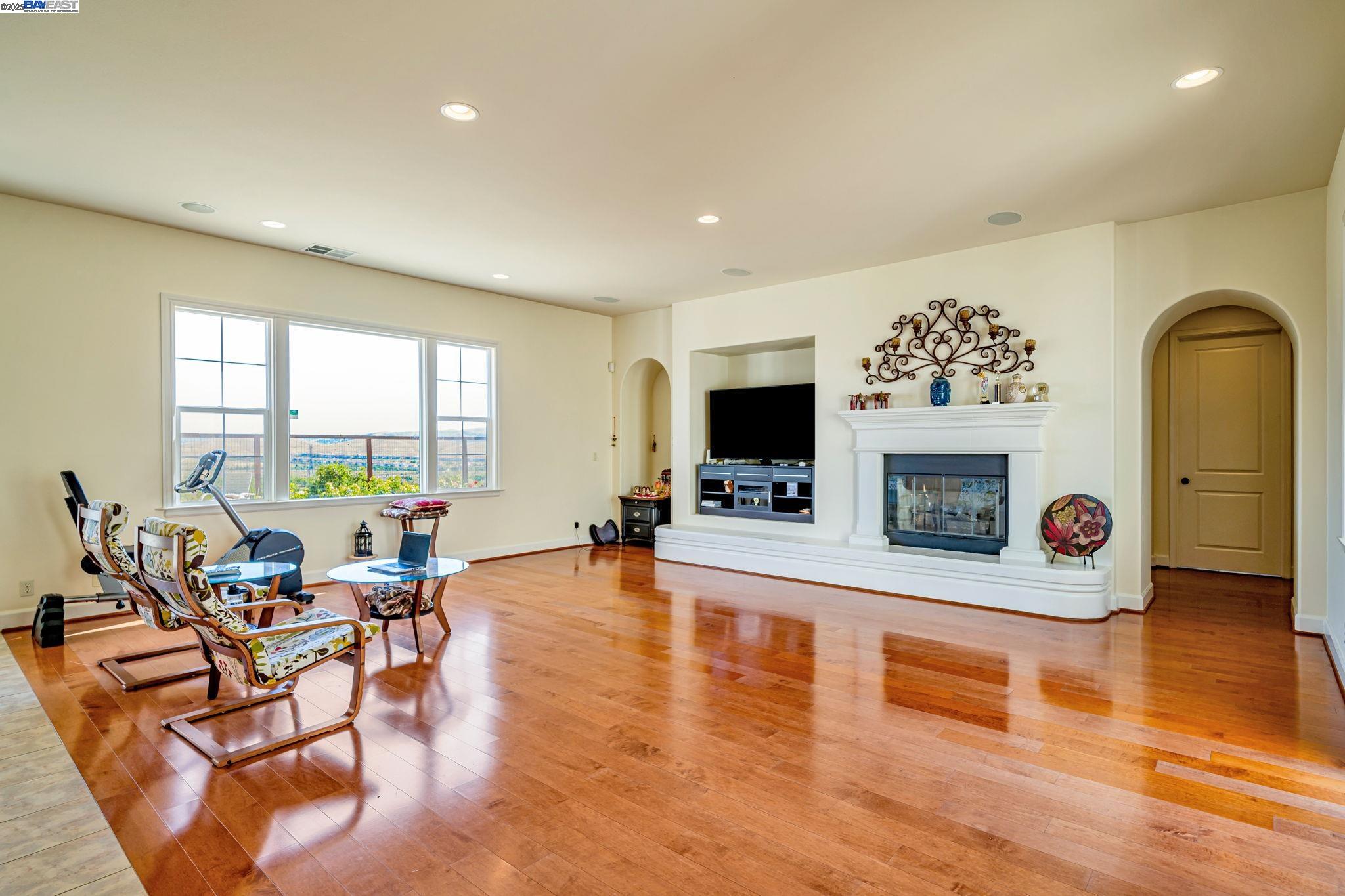 2048 Feathermint Dr, San Ramon, California 94582, 6 Bedrooms Bedrooms, 13 Rooms Rooms,3 BathroomsBathrooms,Residential Lease,For Rent,2048 Feathermint Dr,41101769