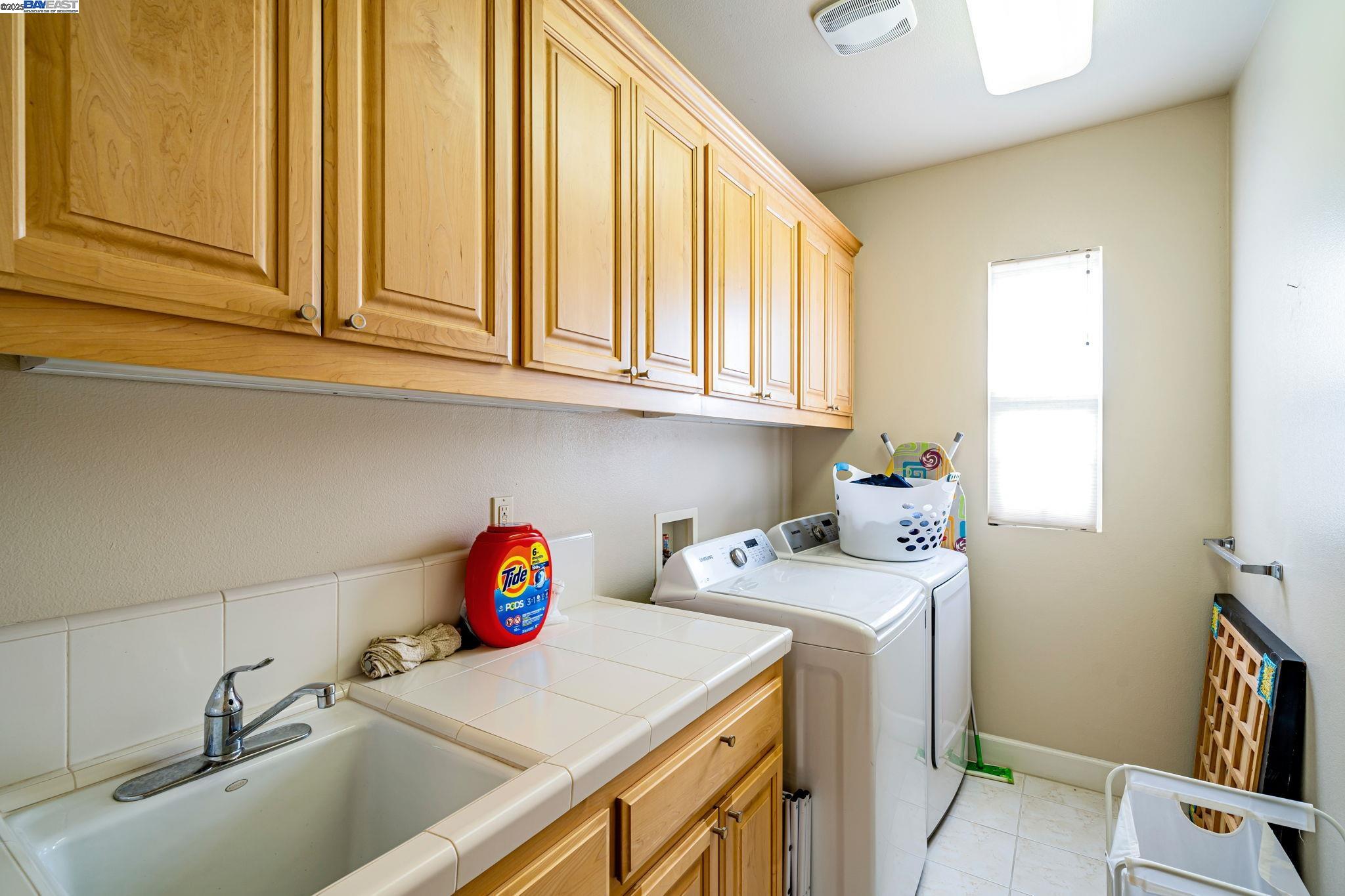 2048 Feathermint Dr, San Ramon, California 94582, 6 Bedrooms Bedrooms, 13 Rooms Rooms,3 BathroomsBathrooms,Residential Lease,For Rent,2048 Feathermint Dr,41101769